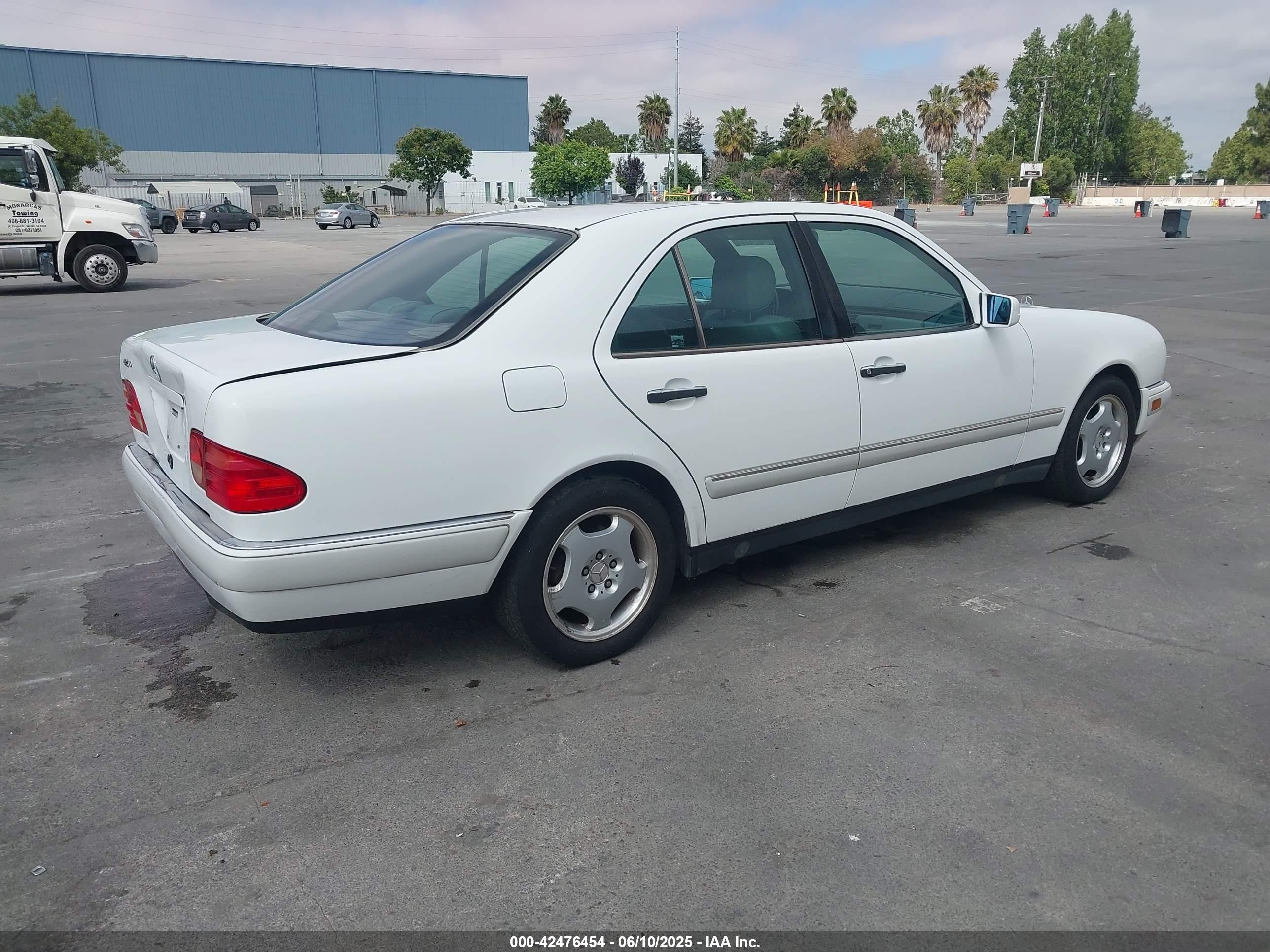 1997 Mercedes-benz E 420   White vin: WDBJF72F4VA207066