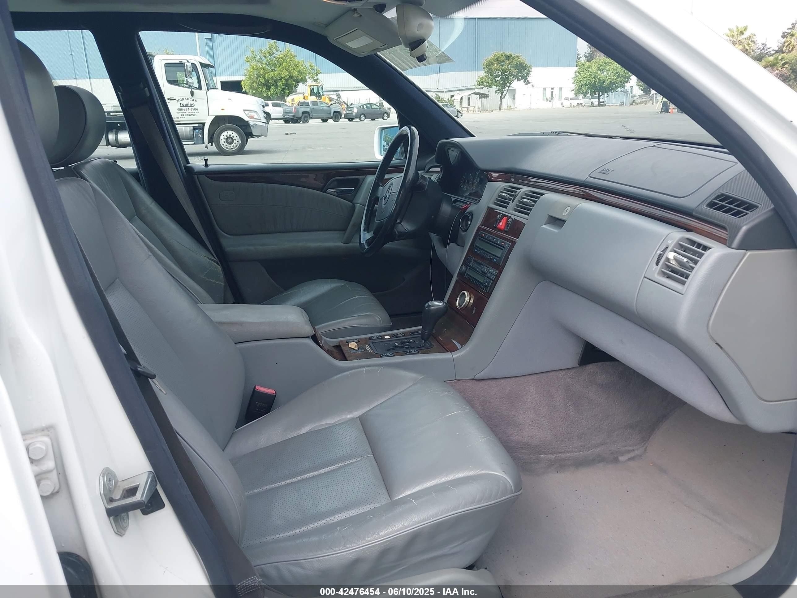 1997 Mercedes-benz E 420   White vin: WDBJF72F4VA207066