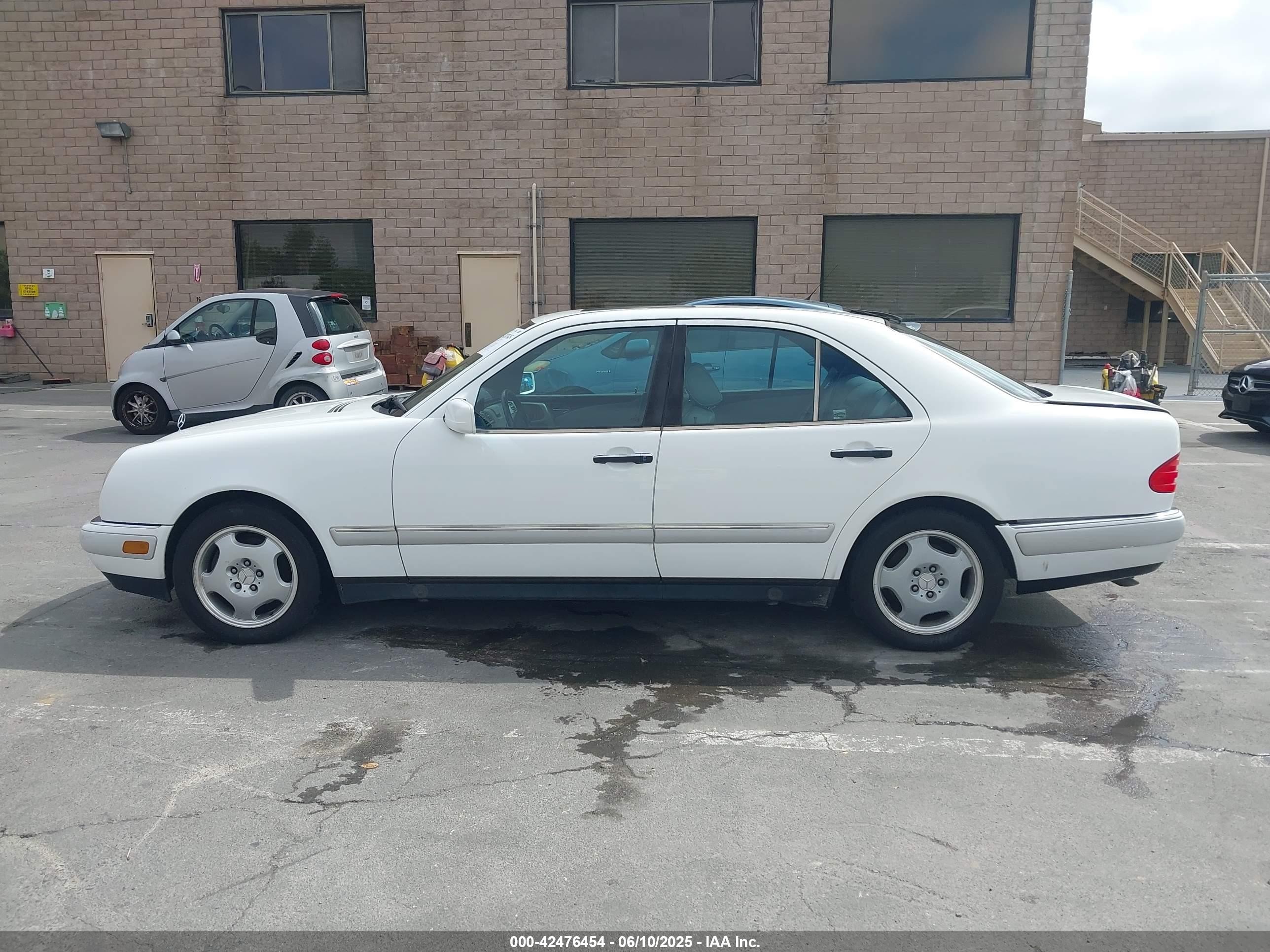 1997 Mercedes-benz E 420   White vin: WDBJF72F4VA207066