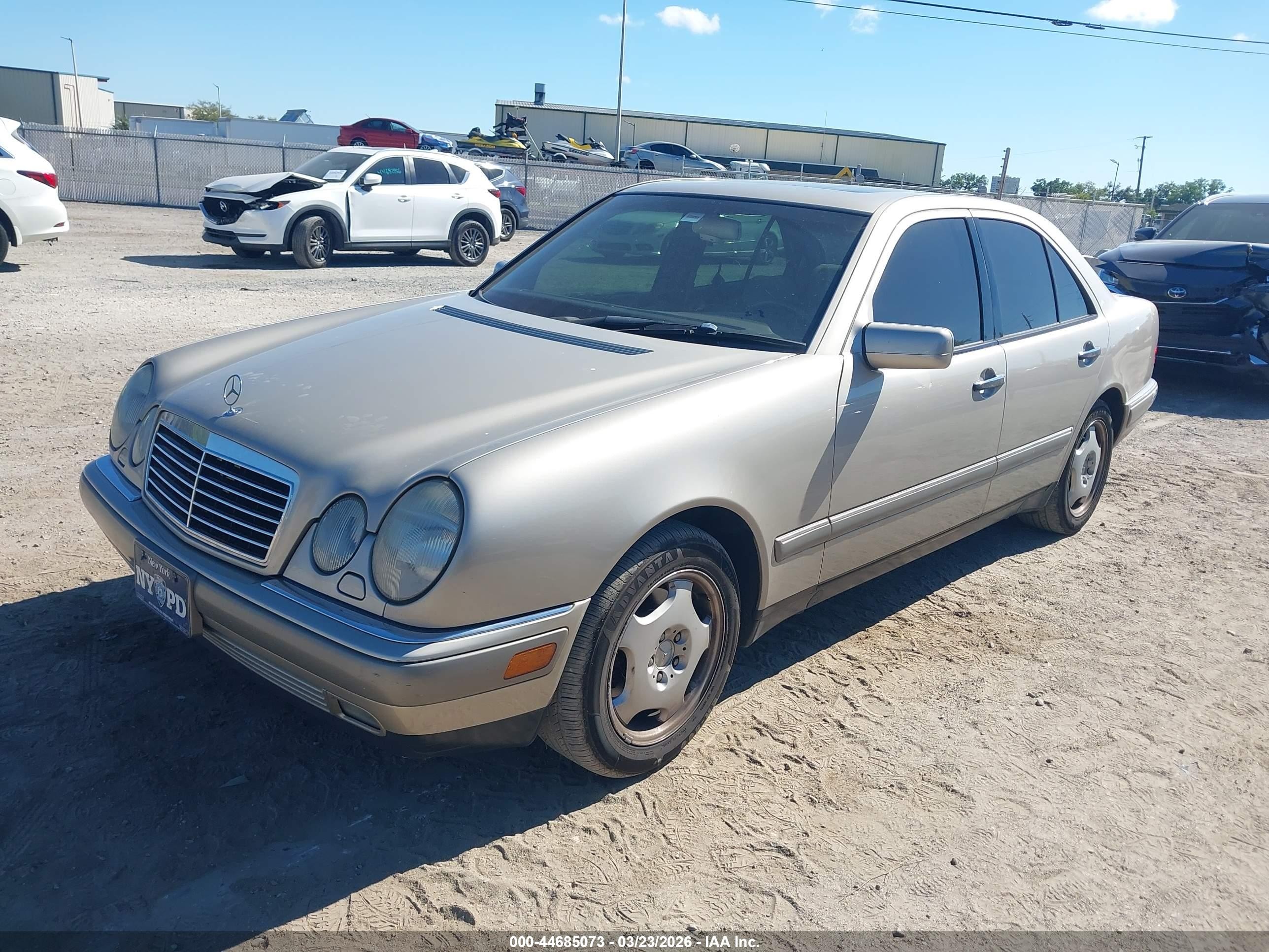 1997 Mercedes-benz E 420   Gold vin: WDBJF72F7VA247996