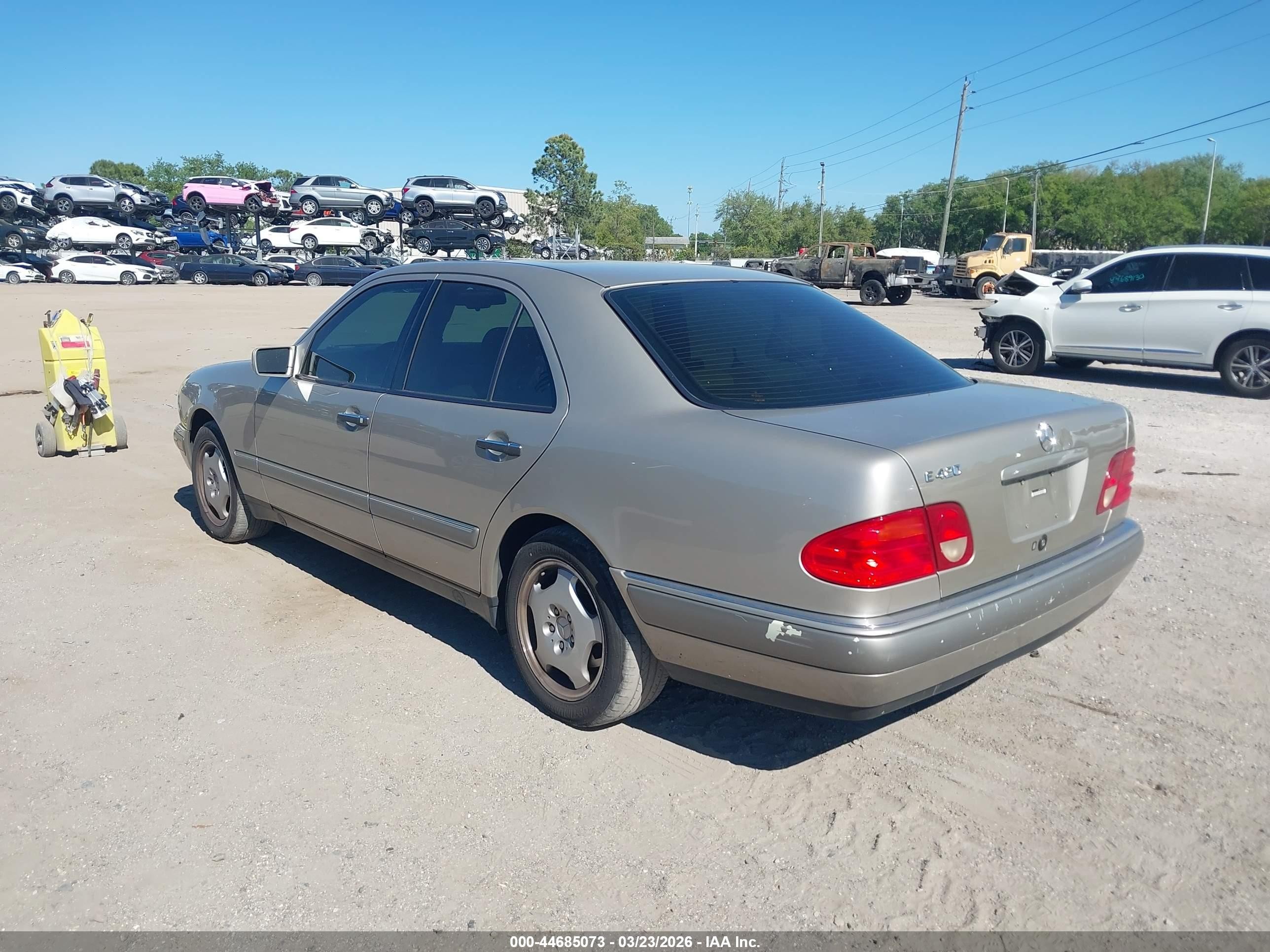 1997 Mercedes-benz E 420   Gold vin: WDBJF72F7VA247996