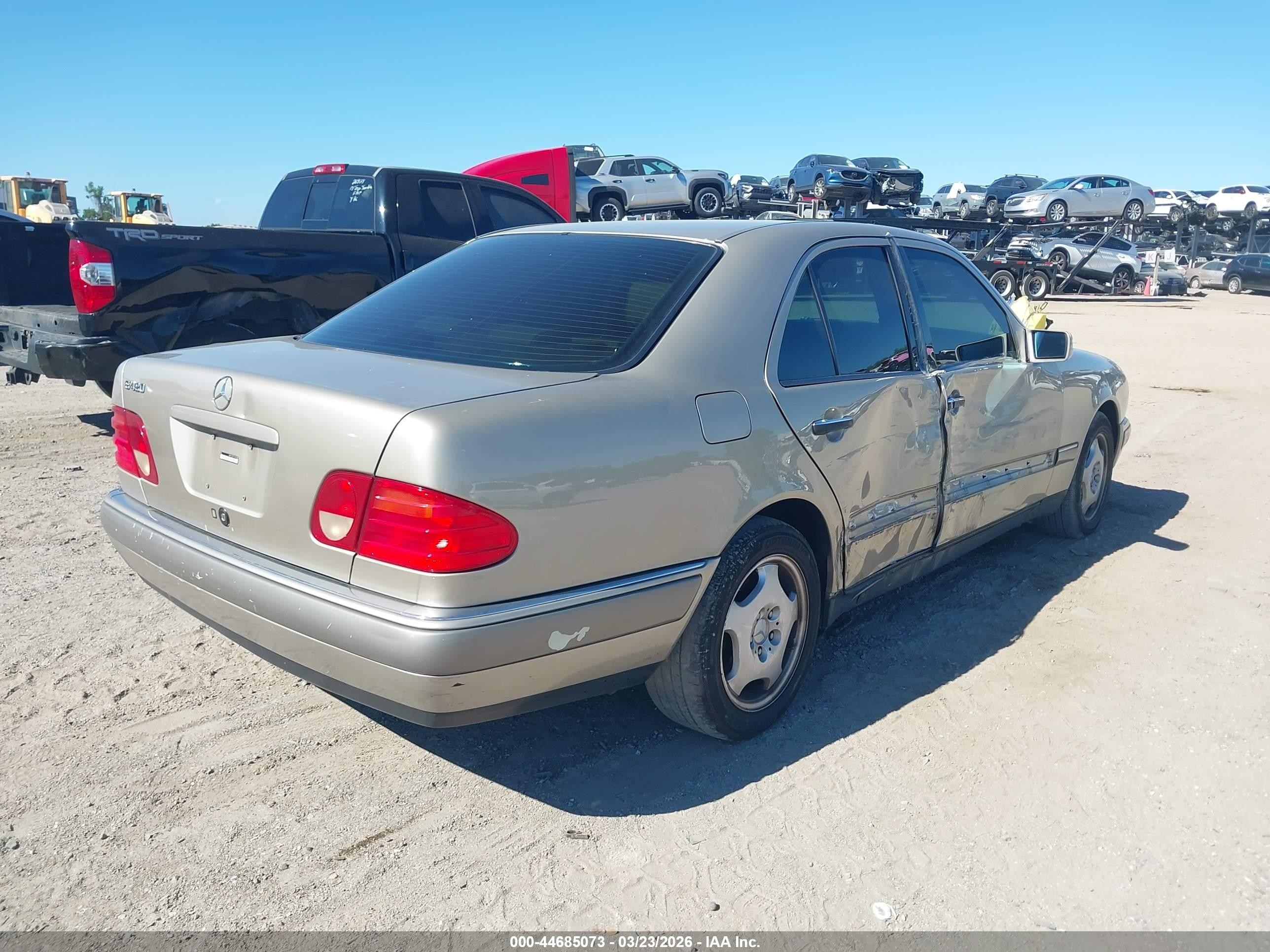 1997 Mercedes-benz E 420   Gold vin: WDBJF72F7VA247996