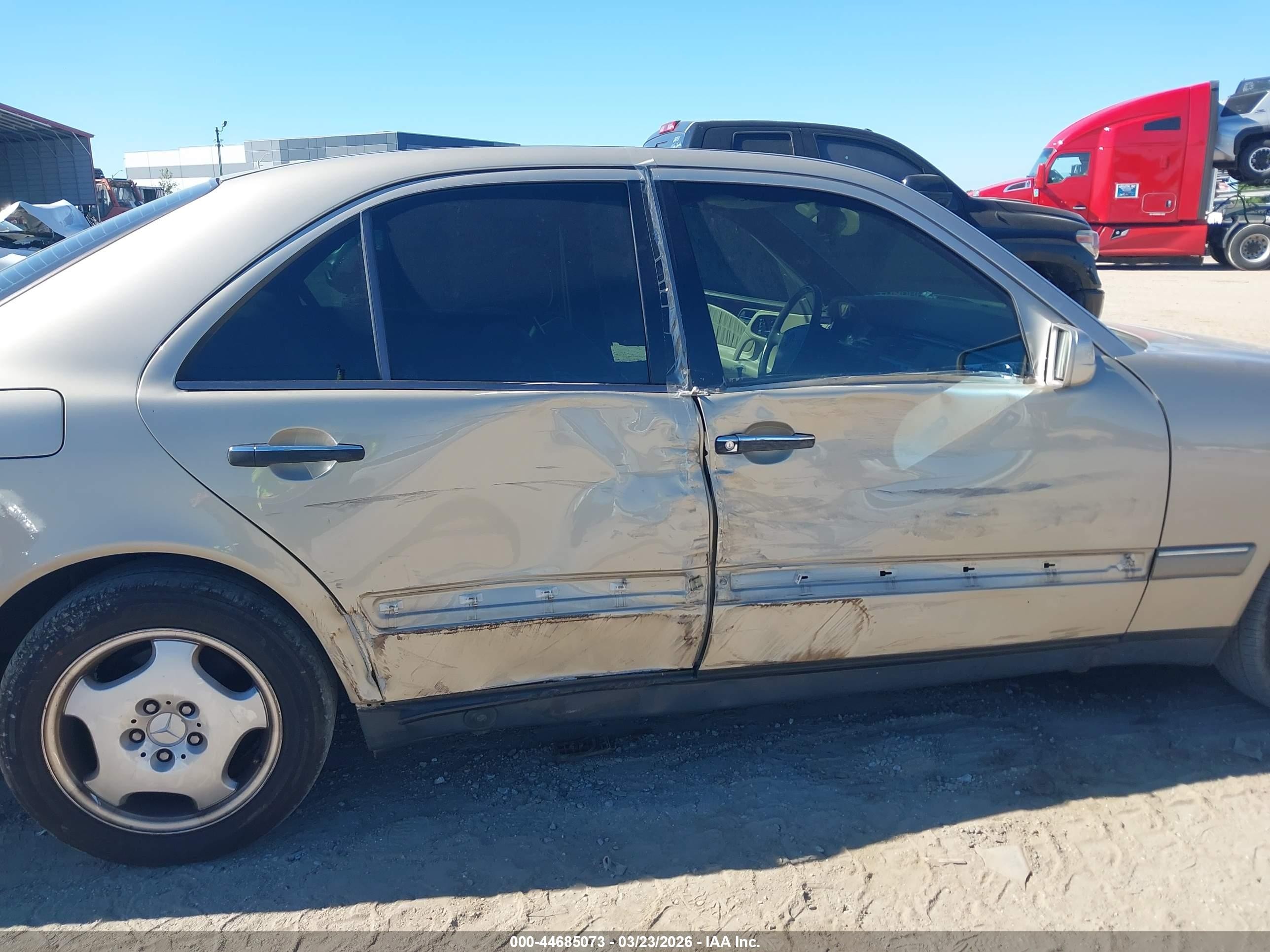 1997 Mercedes-benz E 420   Gold vin: WDBJF72F7VA247996