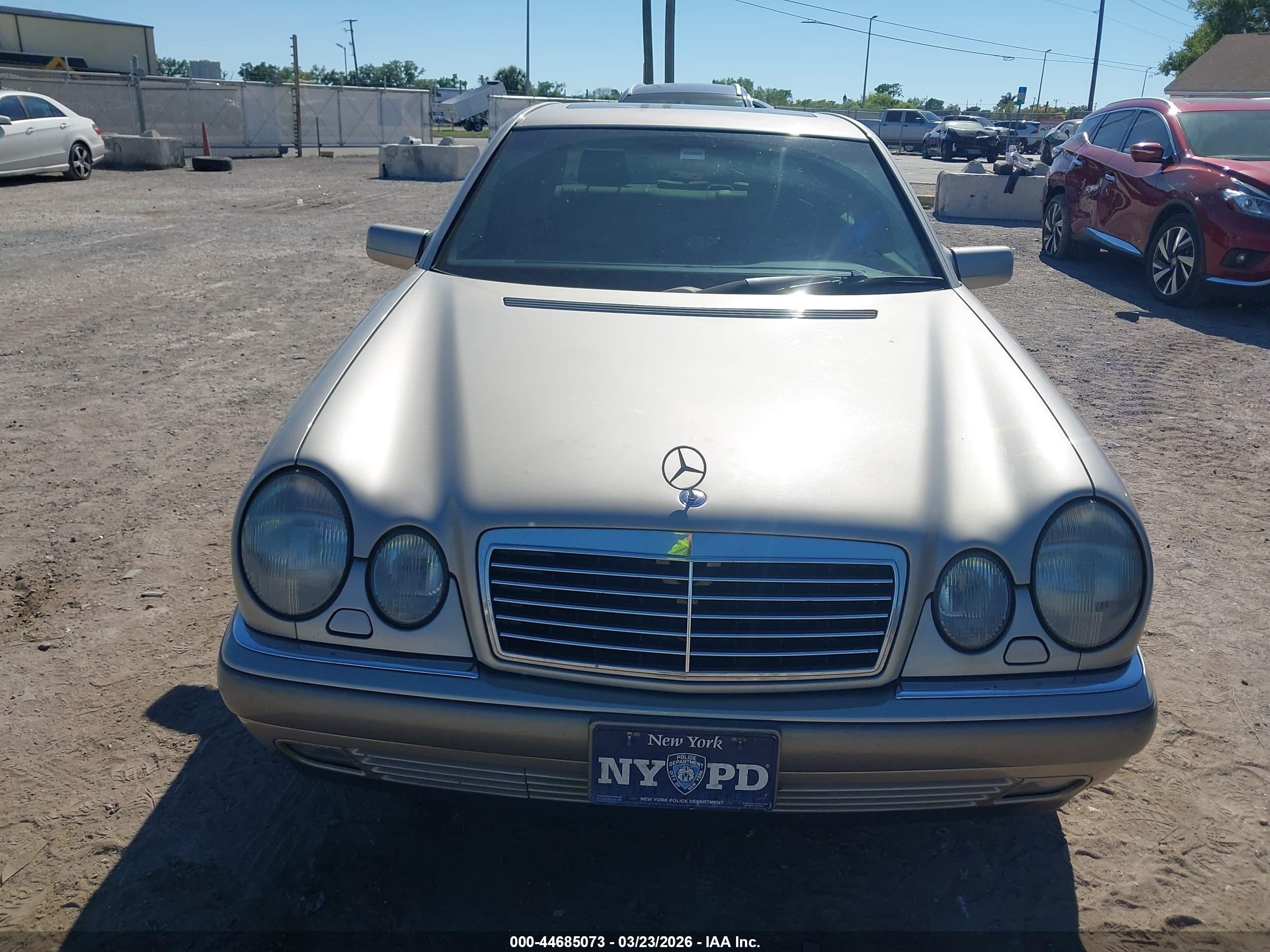 1997 Mercedes-benz E 420   Gold vin: WDBJF72F7VA247996