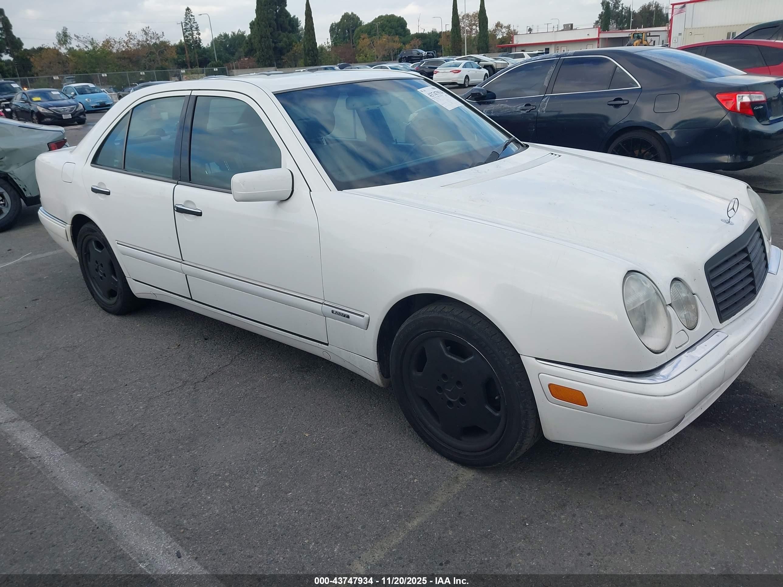 1997 Mercedes-benz E 420   White vin: WDBJF72F7VA303421