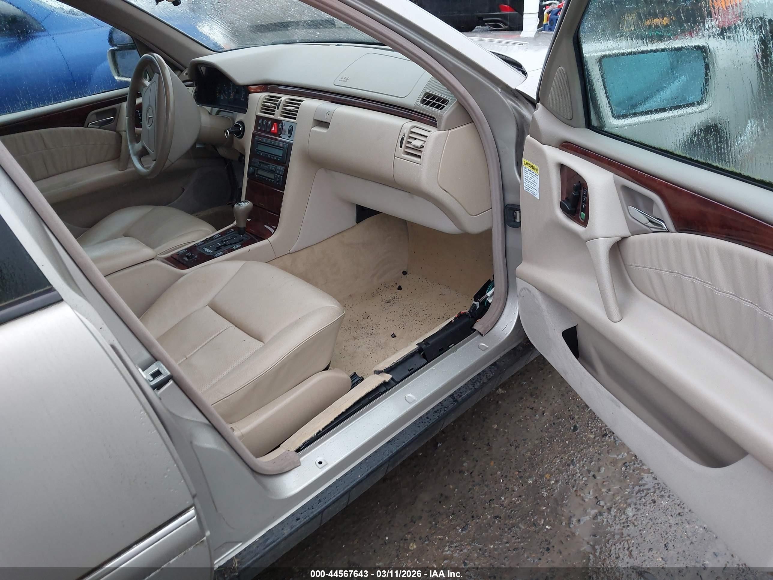 1997 Mercedes-benz E 420   Золотой vin: WDBJF72F7VA571112