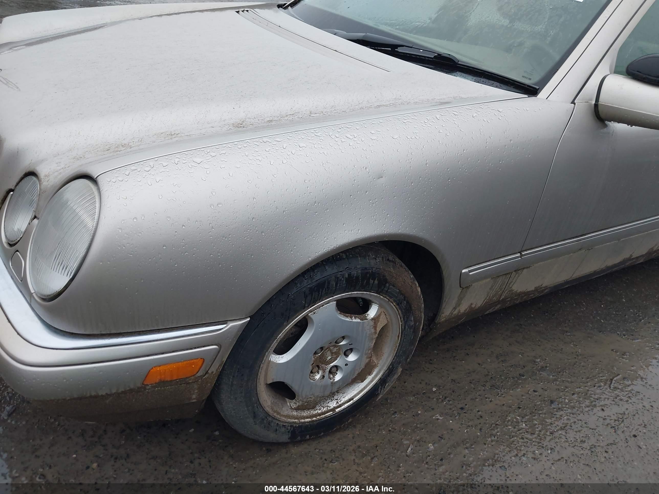 1997 Mercedes-benz E 420   Золотой vin: WDBJF72F7VA571112