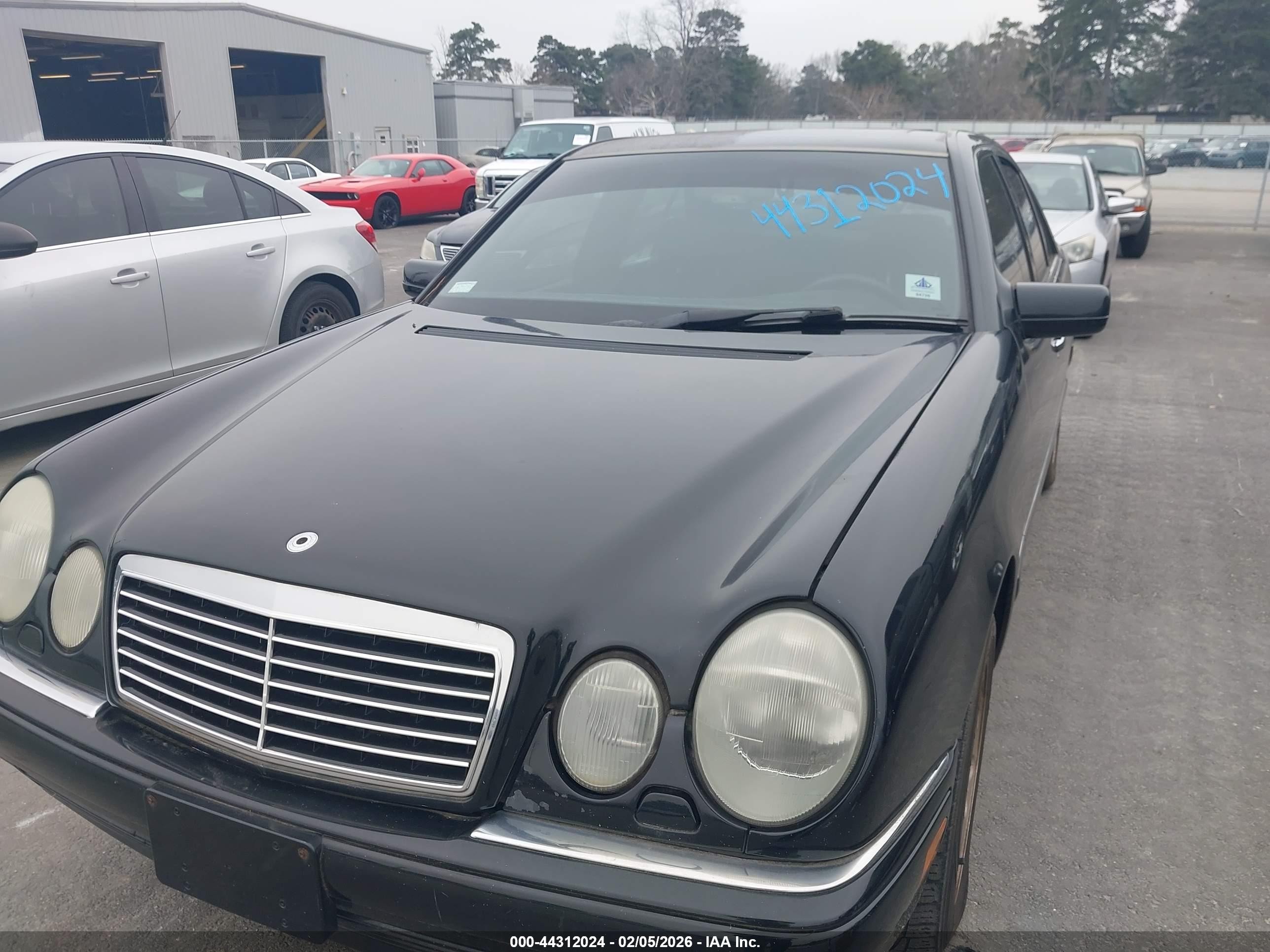 1997 Mercedes-benz E 420   Black vin: WDBJF72F8VA196704
