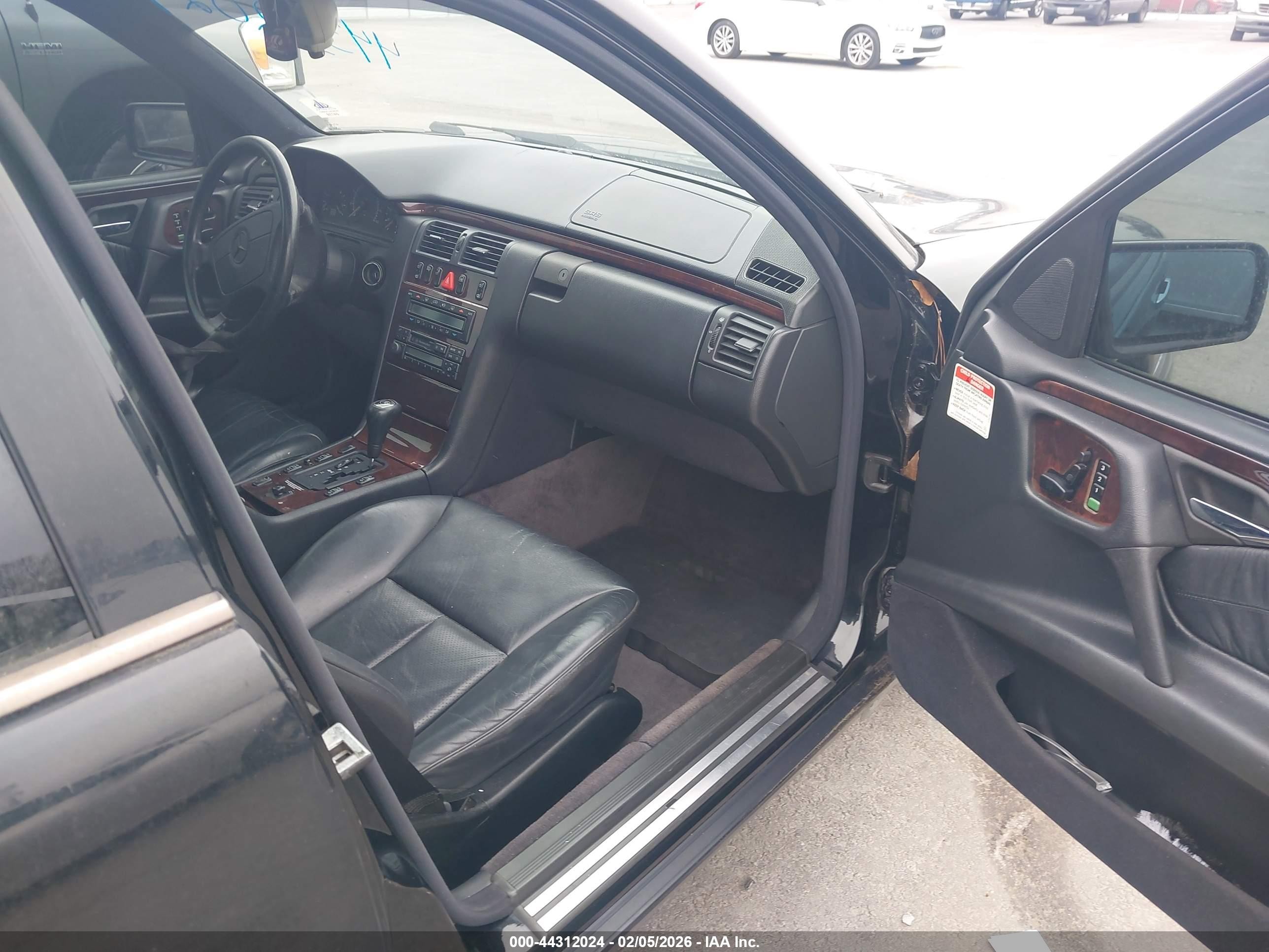 1997 Mercedes-benz E 420   Black vin: WDBJF72F8VA196704