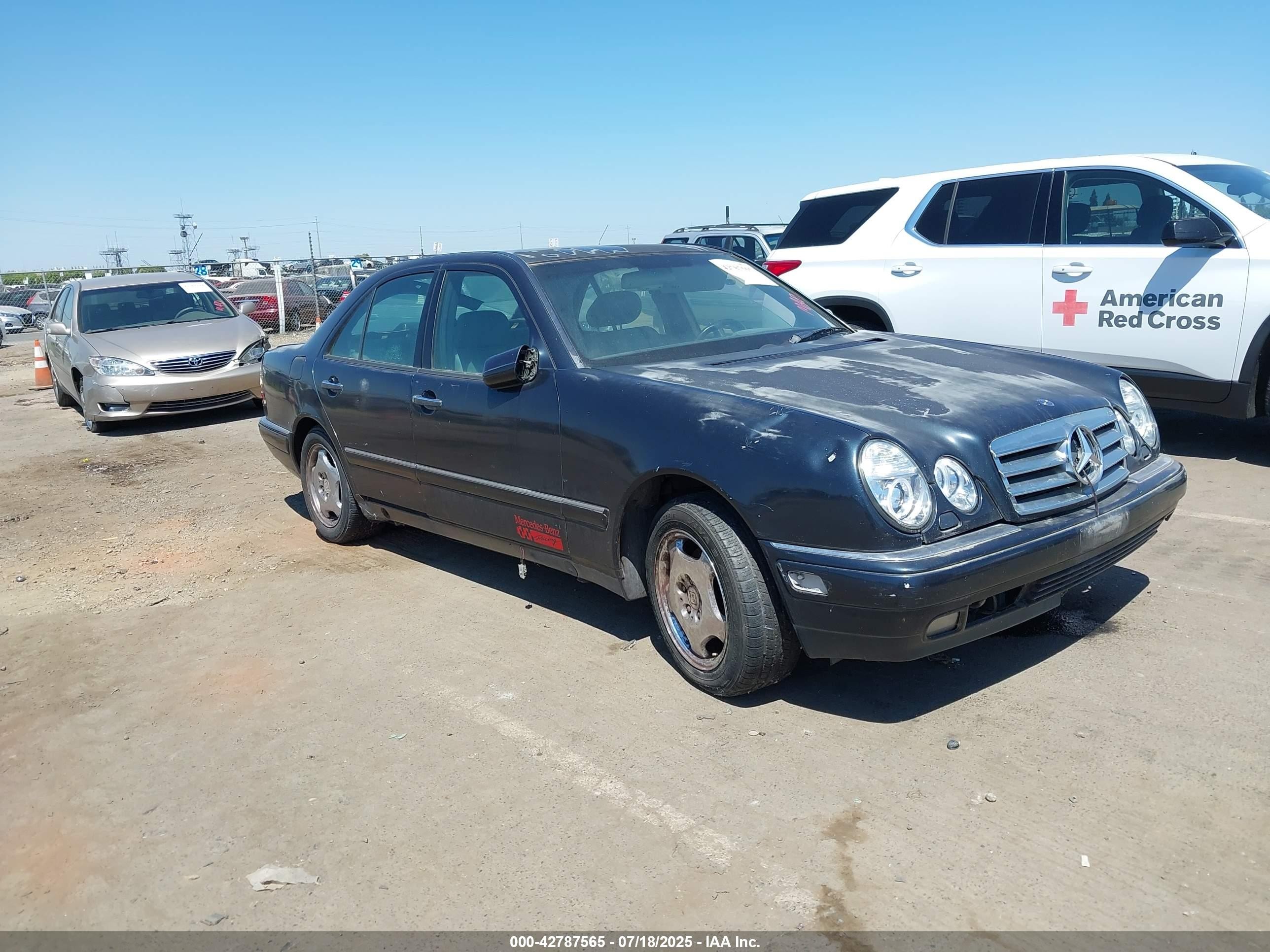 1997 Mercedes-benz E 420   Blue vin: WDBJF72FXVA211638