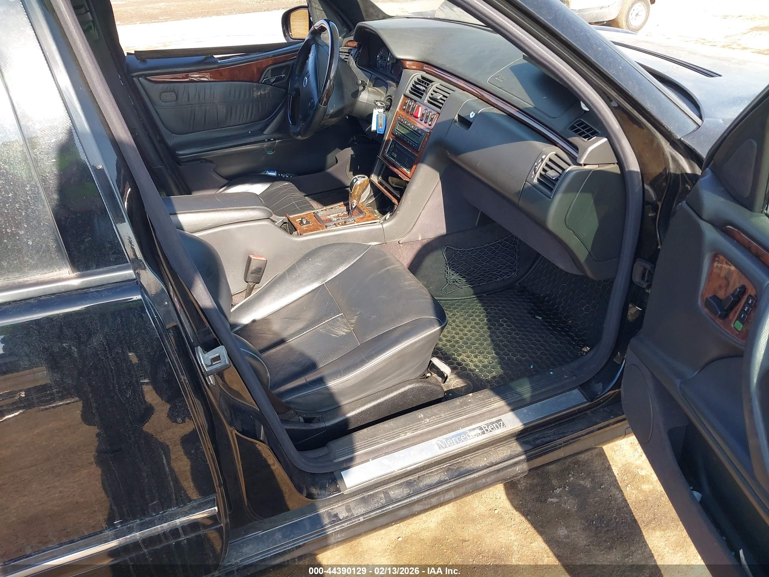 2000 Mercedes-benz E 55 Amg   Dark Blue vin: WDBJF74JXYA975382