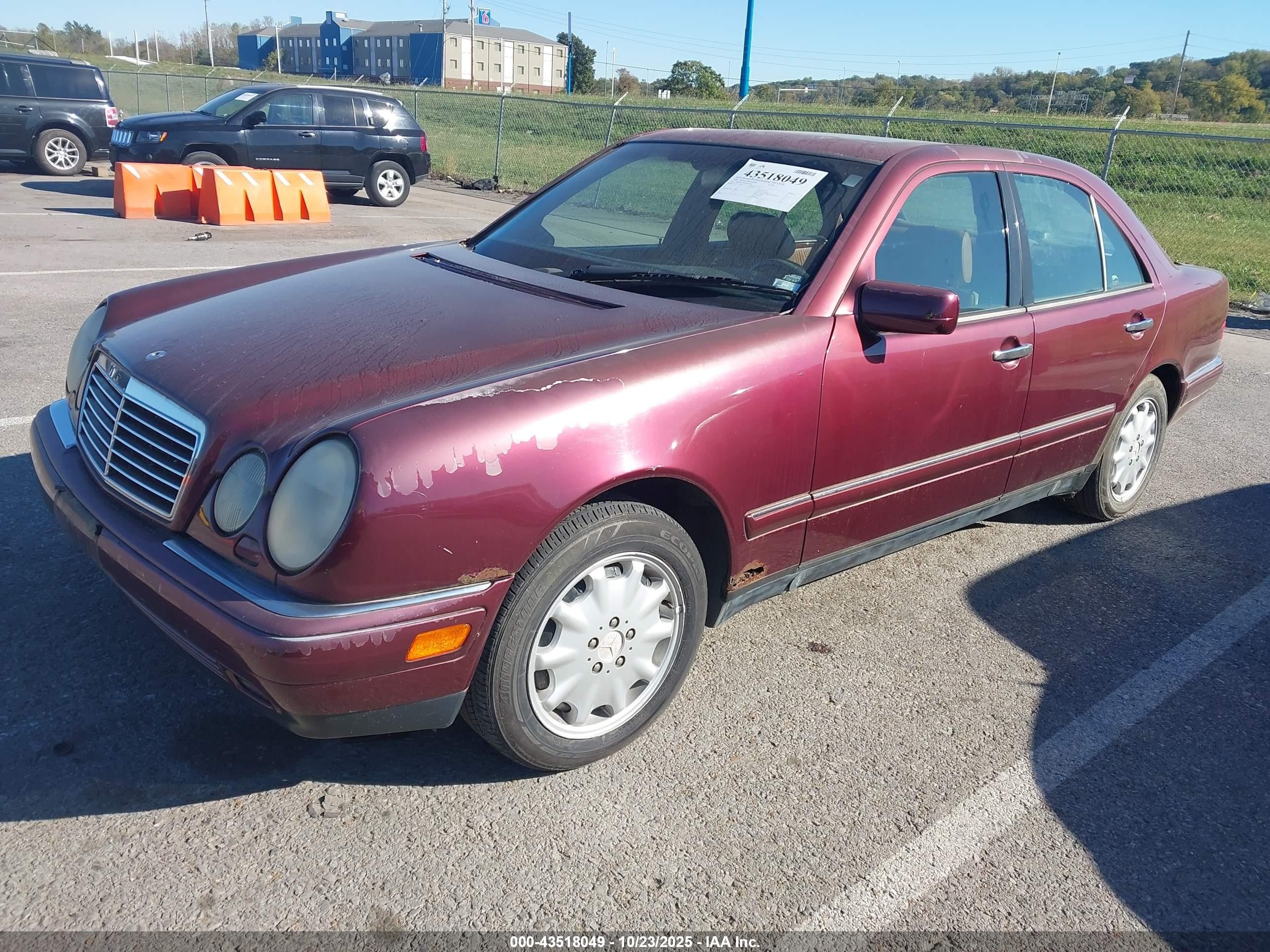 1998 Mercedes-benz E 320 Awd Maroon vin: WDBJF82F3WX005940