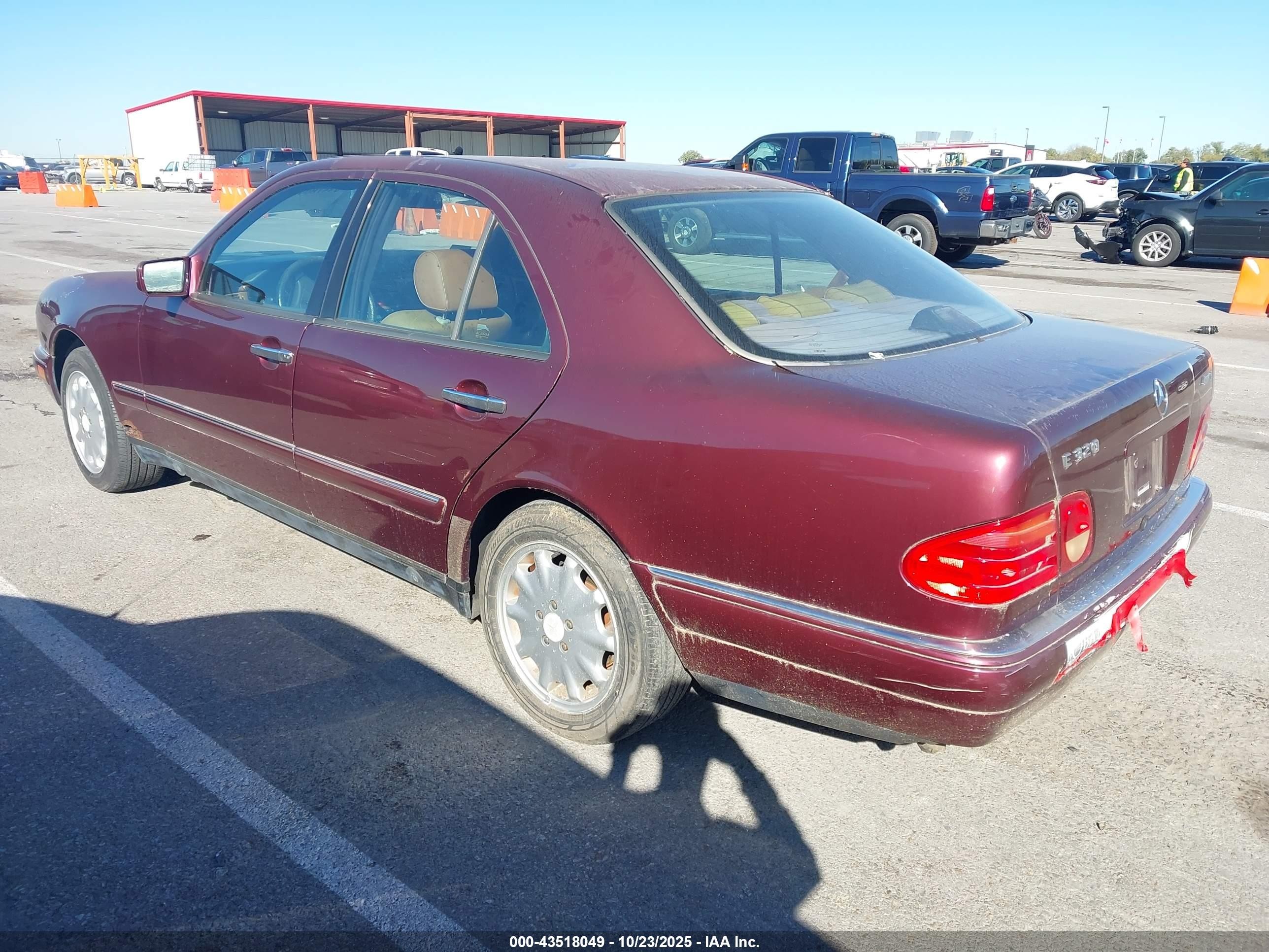 1998 Mercedes-benz E 320 Awd Maroon vin: WDBJF82F3WX005940