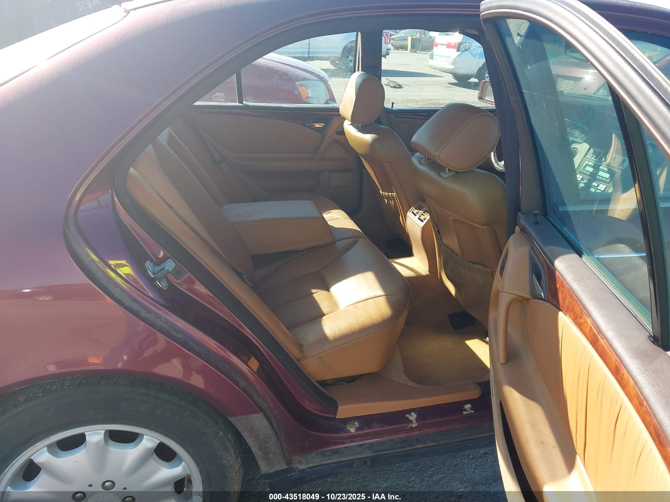 1998 Mercedes-benz E 320 Awd Maroon vin: WDBJF82F3WX005940