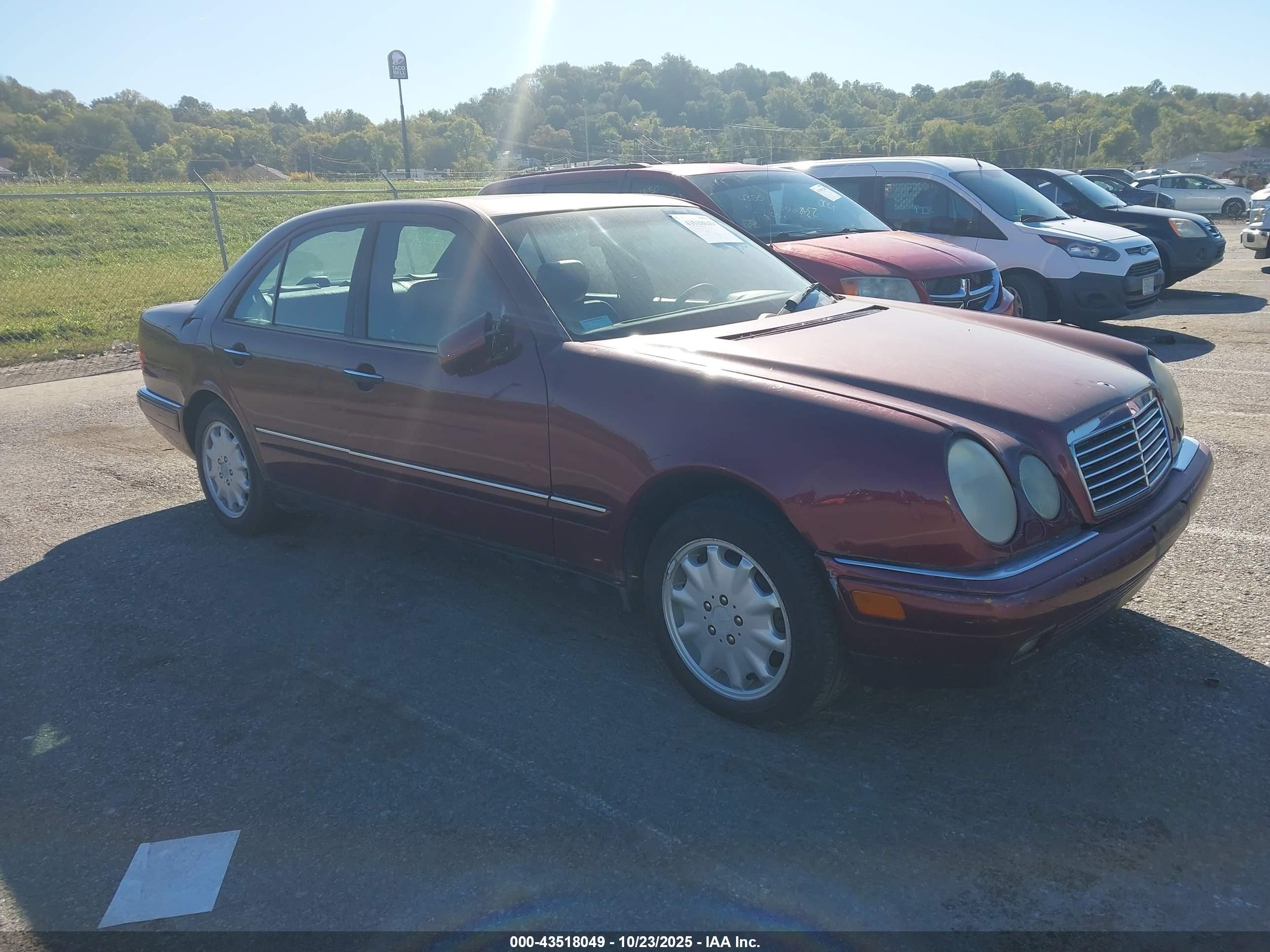 1998 Mercedes-benz E 320 Awd Maroon vin: WDBJF82F3WX005940