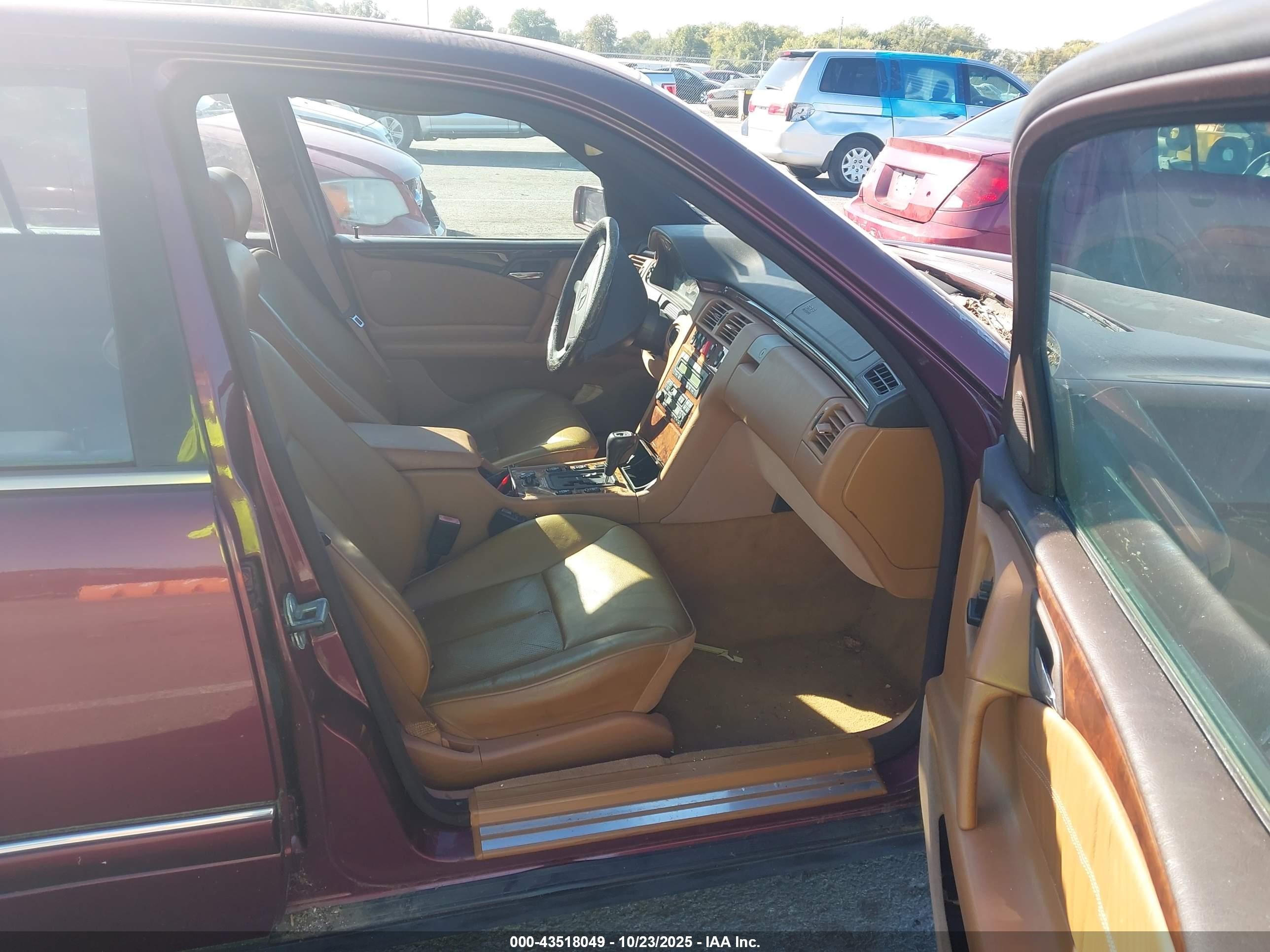 1998 Mercedes-benz E 320 Awd Maroon vin: WDBJF82F3WX005940