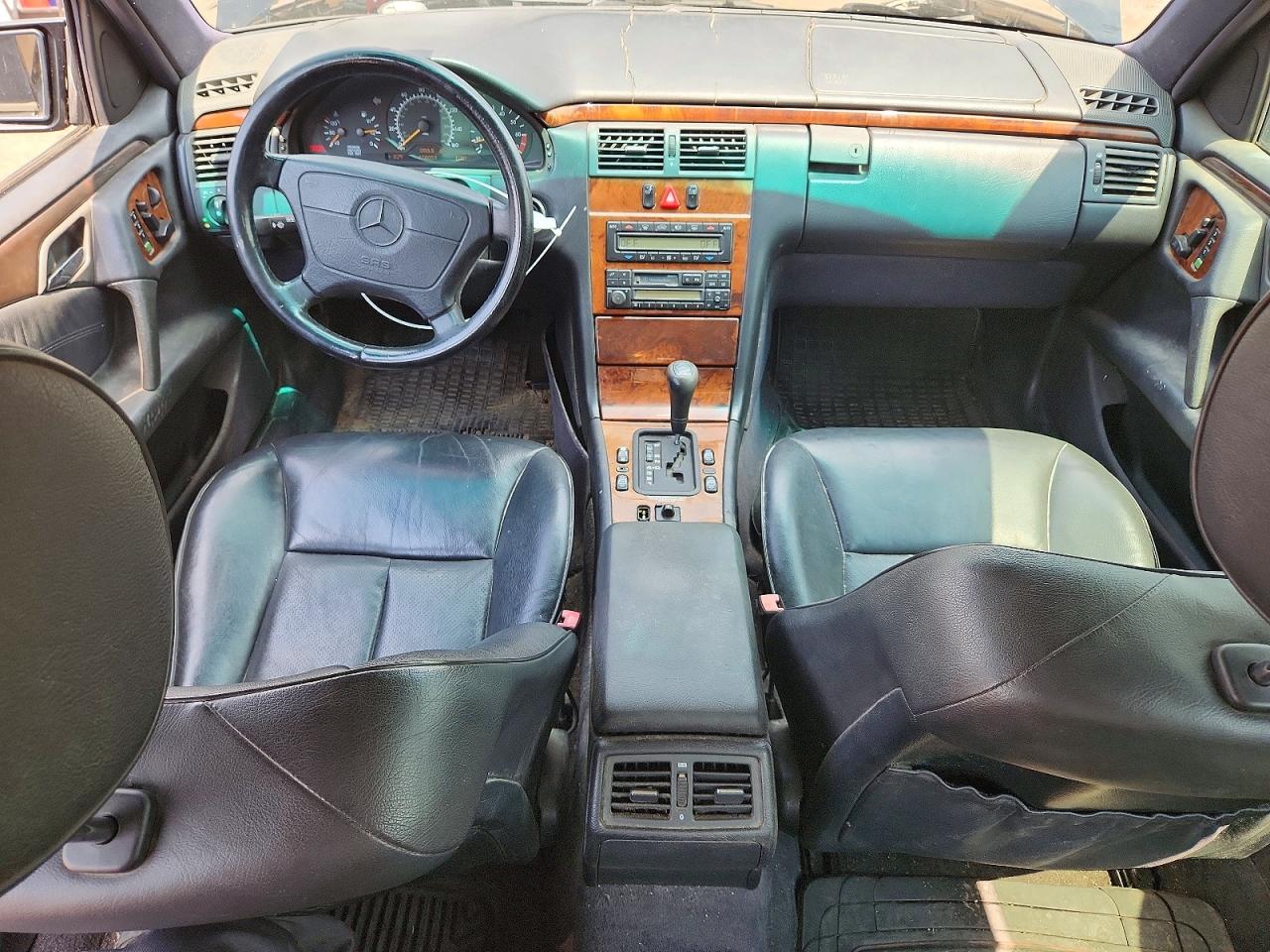 1998 Mercedes-benz E 320 4matic Black vin: WDBJF82F4WX005767