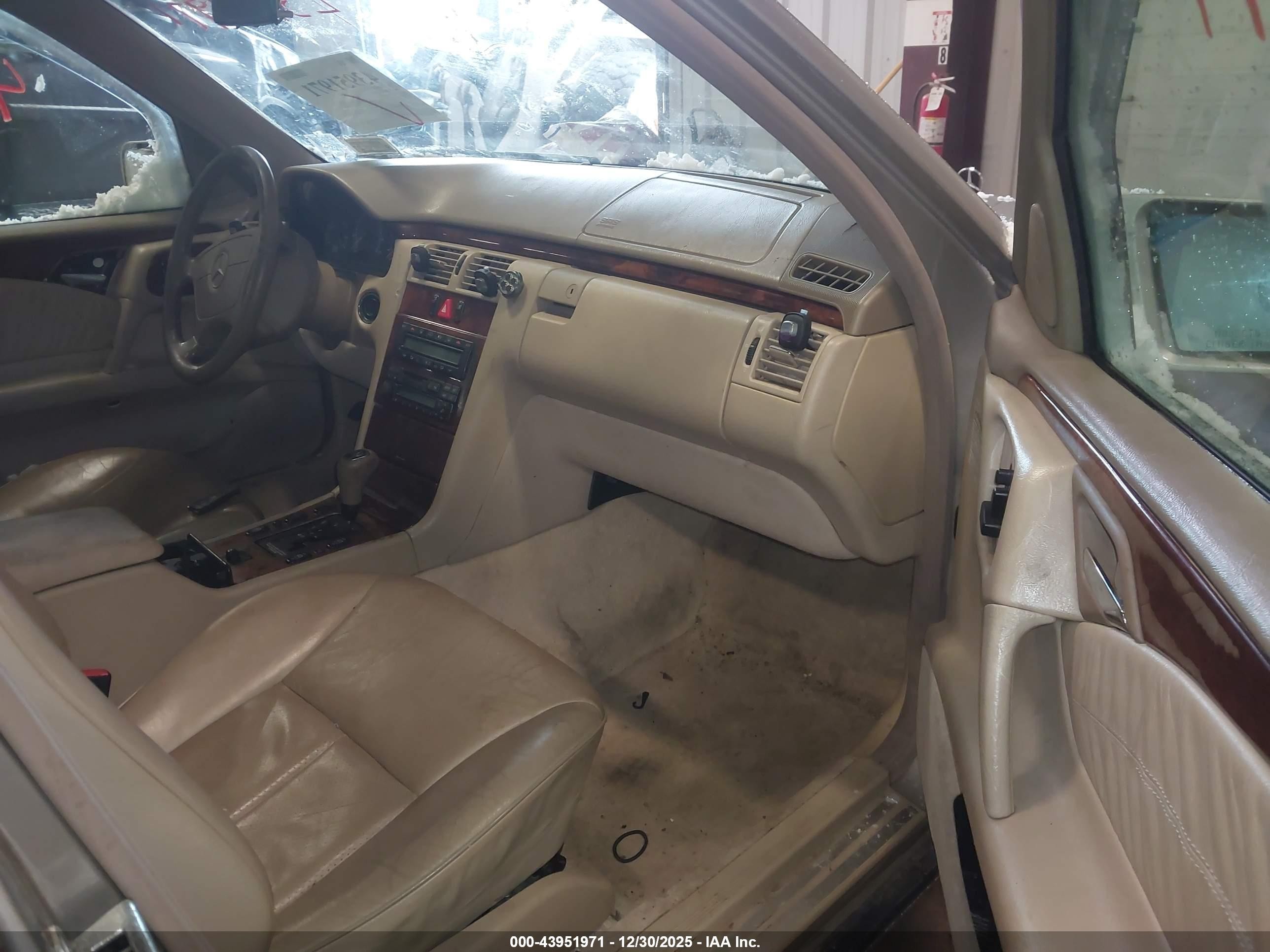 1998 Mercedes-benz E 320 Awd Tan vin: WDBJF82F5WX008757