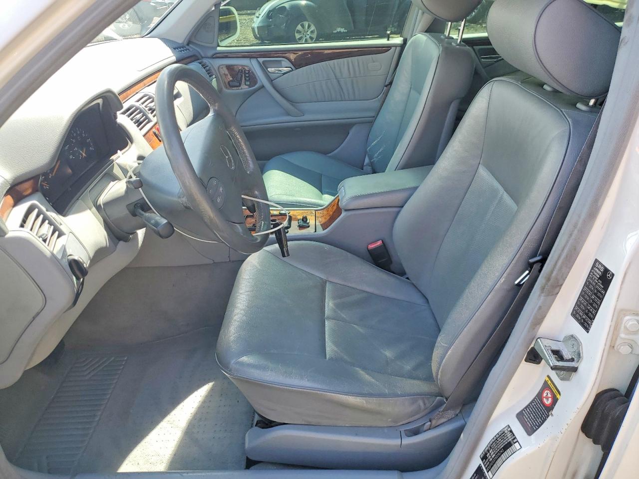 2000 Mercedes-benz E 320 4matic White vin: WDBJF82GXYX028742