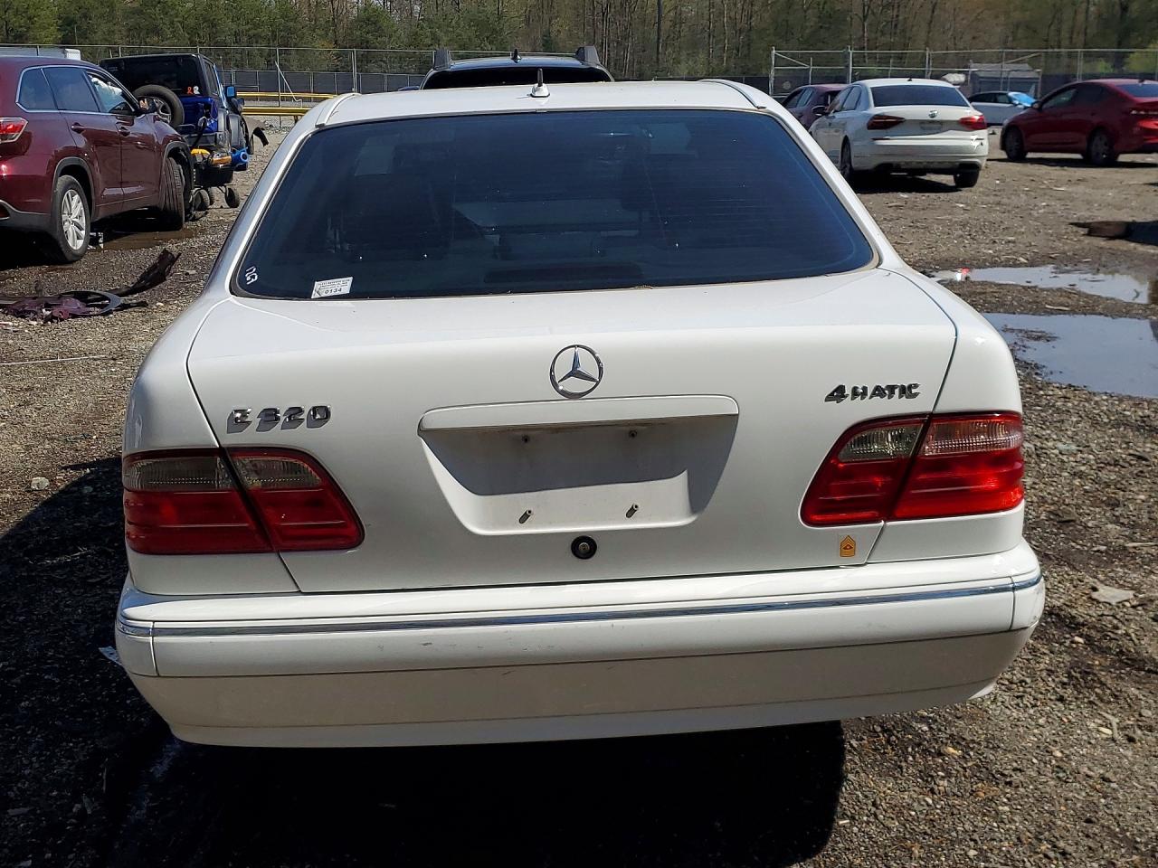 2000 Mercedes-benz E 320 4matic White vin: WDBJF82GXYX028742