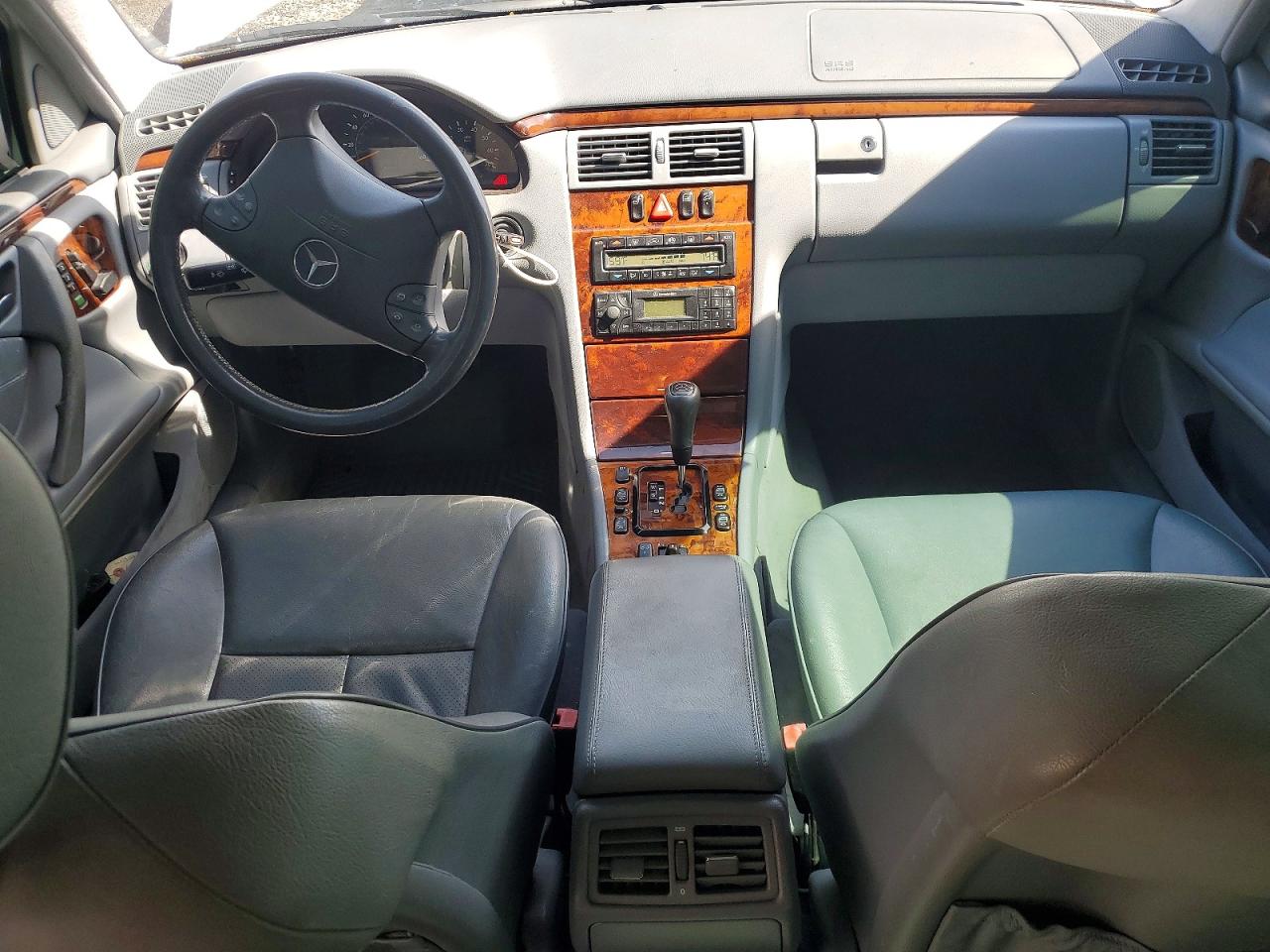 2000 Mercedes-benz E 320 4matic White vin: WDBJF82GXYX028742