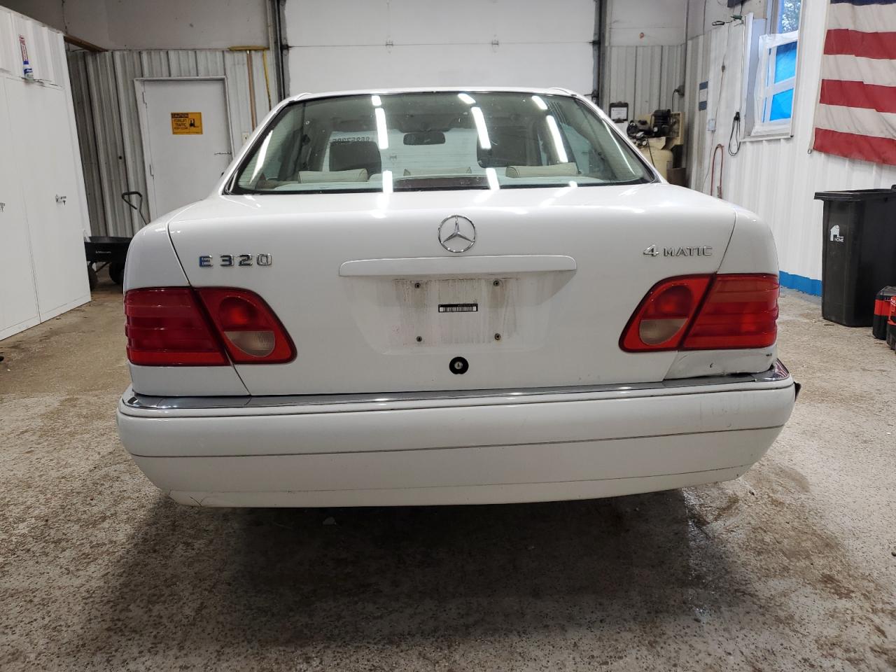 1999 Mercedes-benz E 320 4matic White vin: WDBJF82H0XX016929