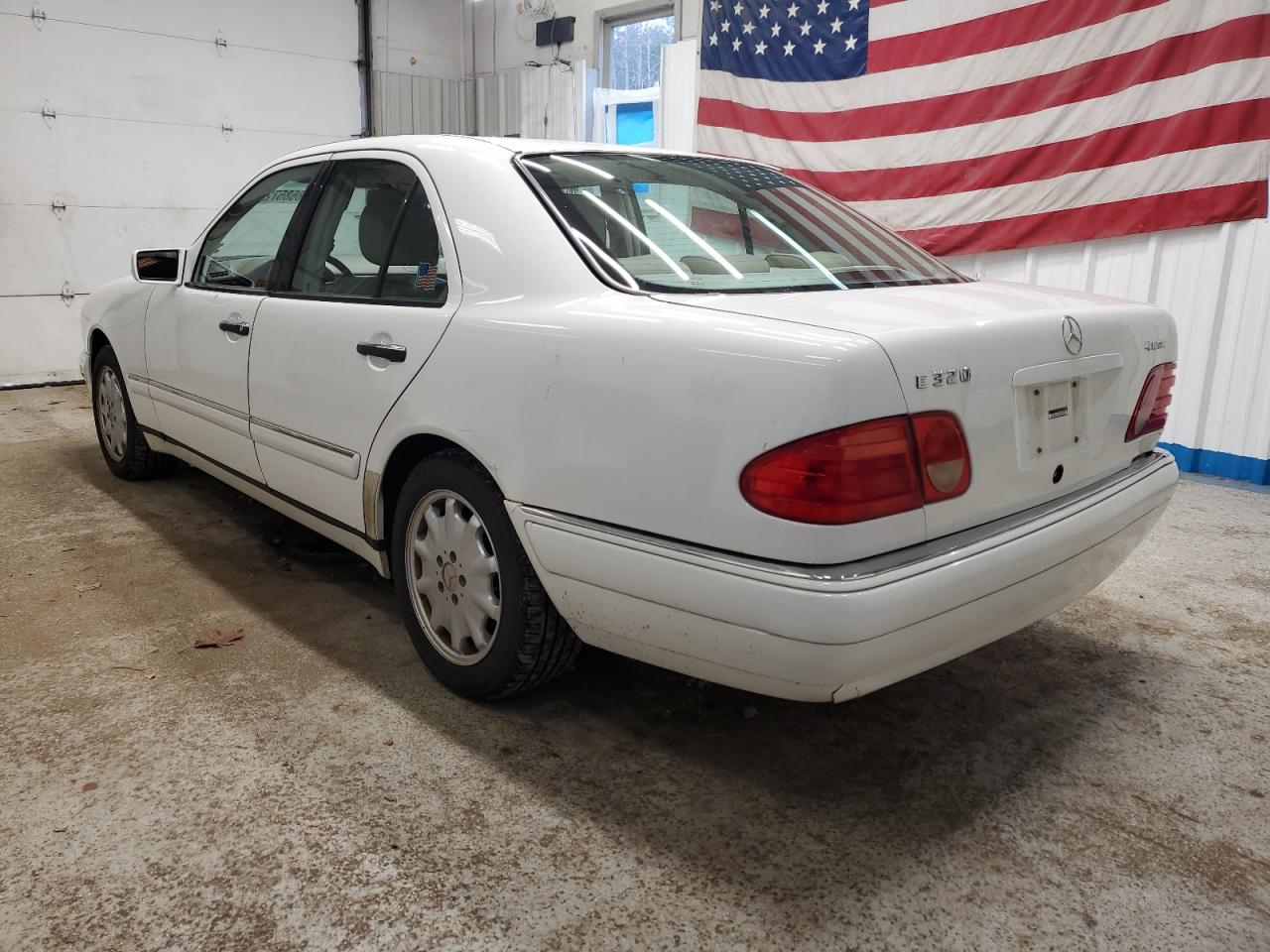 1999 Mercedes-benz E 320 4matic White vin: WDBJF82H0XX016929