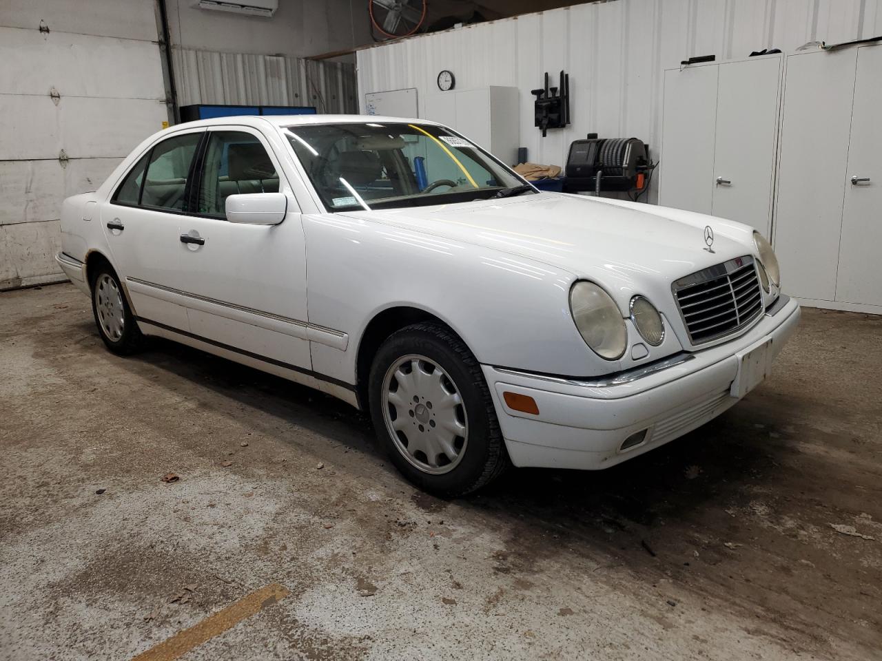 1999 Mercedes-benz E 320 4matic White vin: WDBJF82H0XX016929