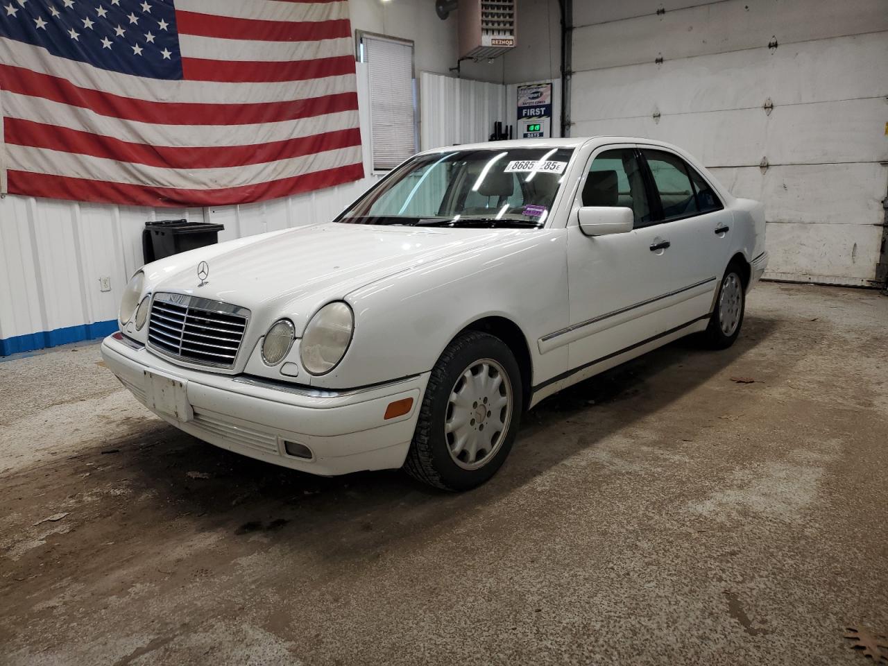 1999 Mercedes-benz E 320 4matic White vin: WDBJF82H0XX016929