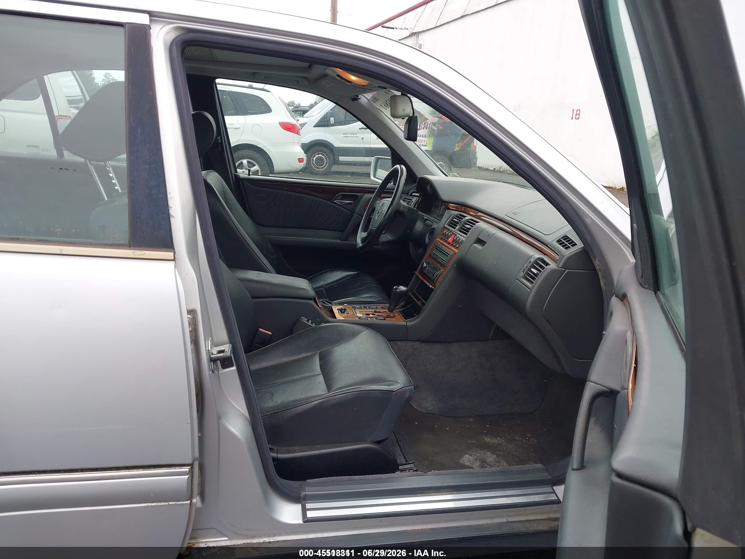 1999 Mercedes-benz E 320 Awd Серебряный vin: WDBJF82H0XX019667