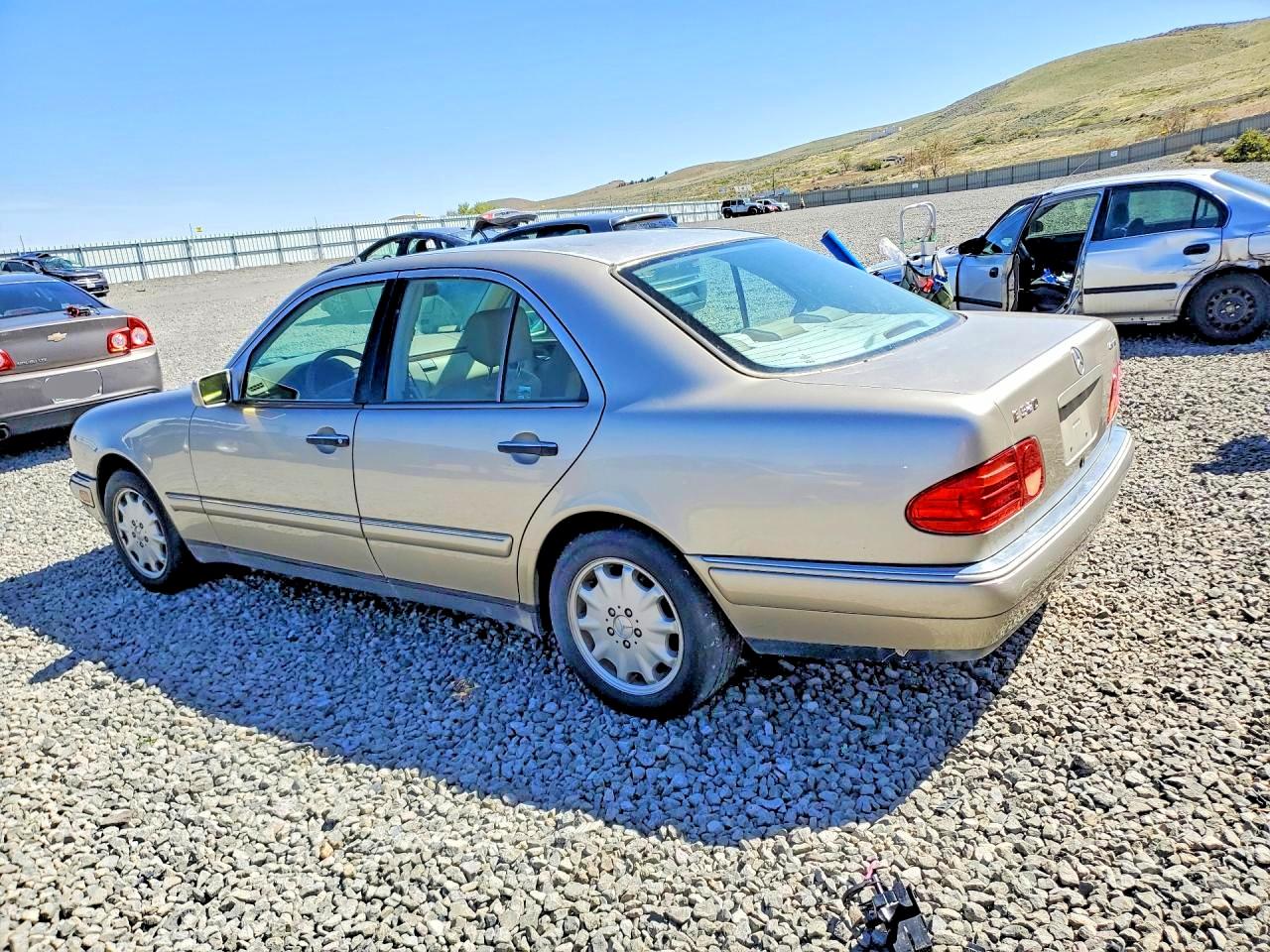 1999 Mercedes-benz E 320 4matic Gold vin: WDBJF82H0XX022598