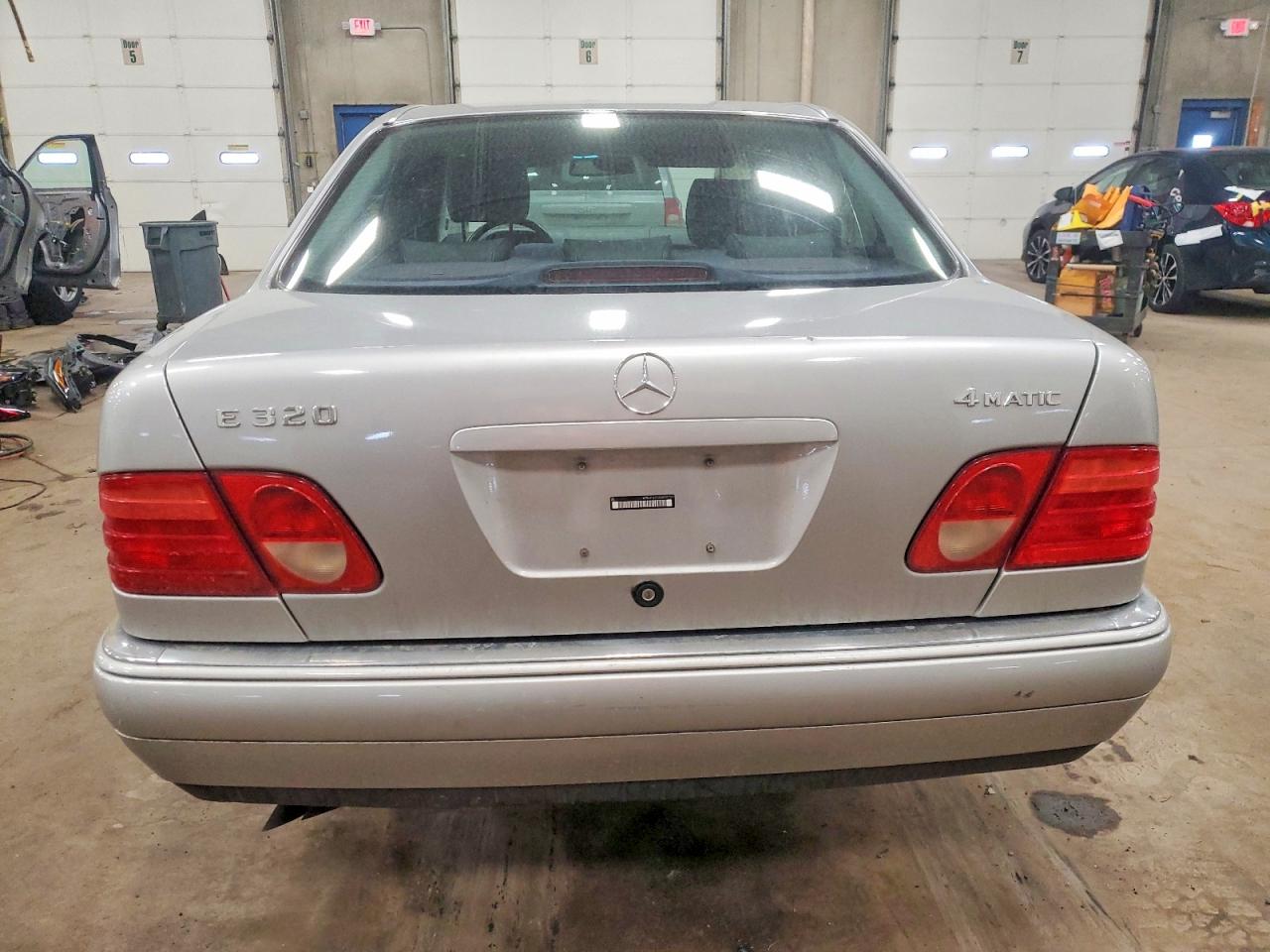 1999 Mercedes-benz E 320 4matic Silver vin: WDBJF82H3XX017721