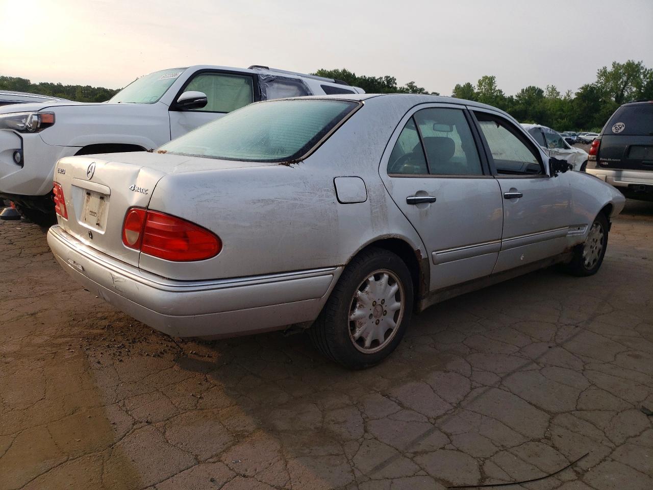 1999 Mercedes-benz E 320 4matic Silver vin: WDBJF82H7XX014630