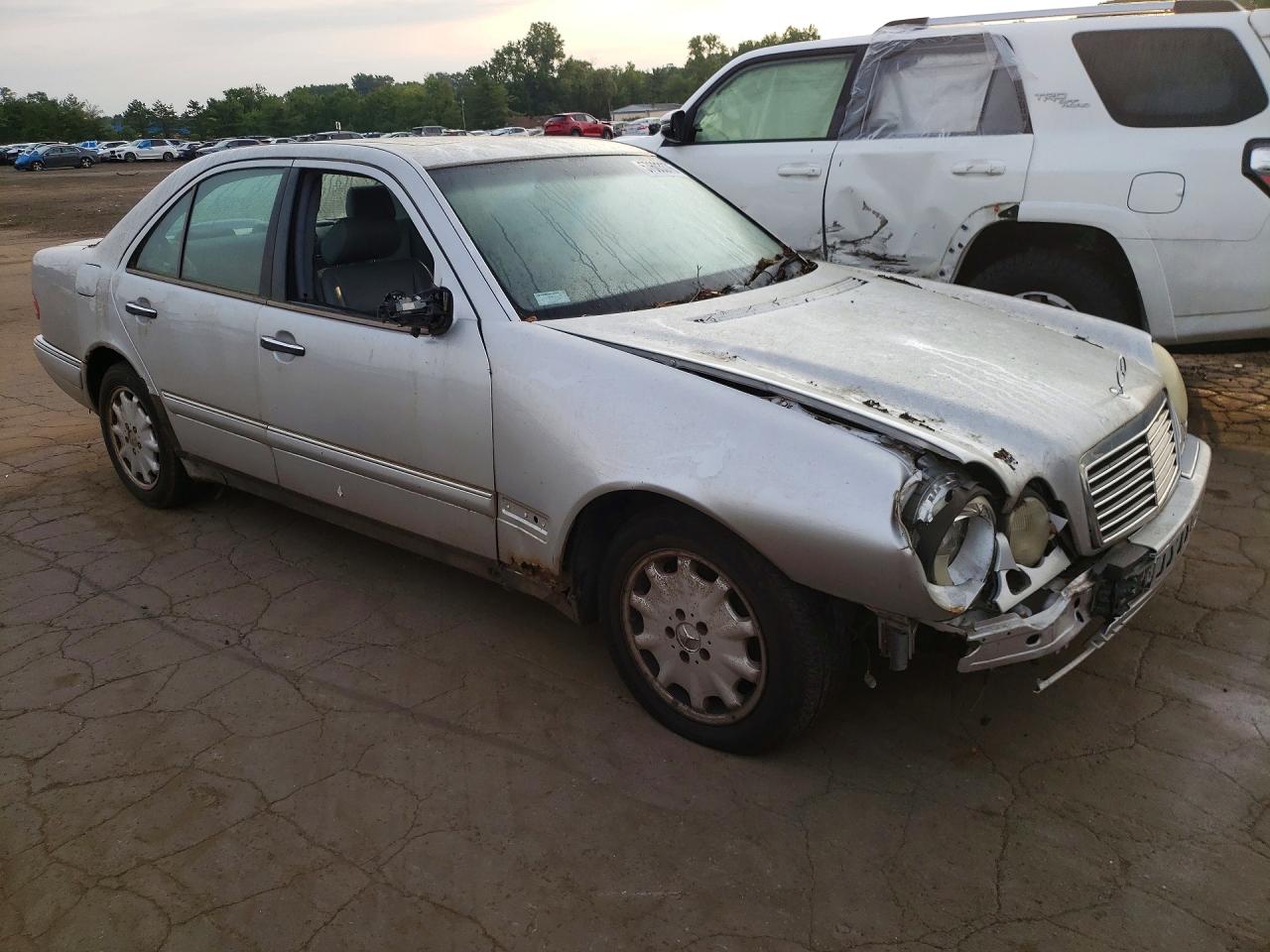 1999 Mercedes-benz E 320 4matic Silver vin: WDBJF82H7XX014630