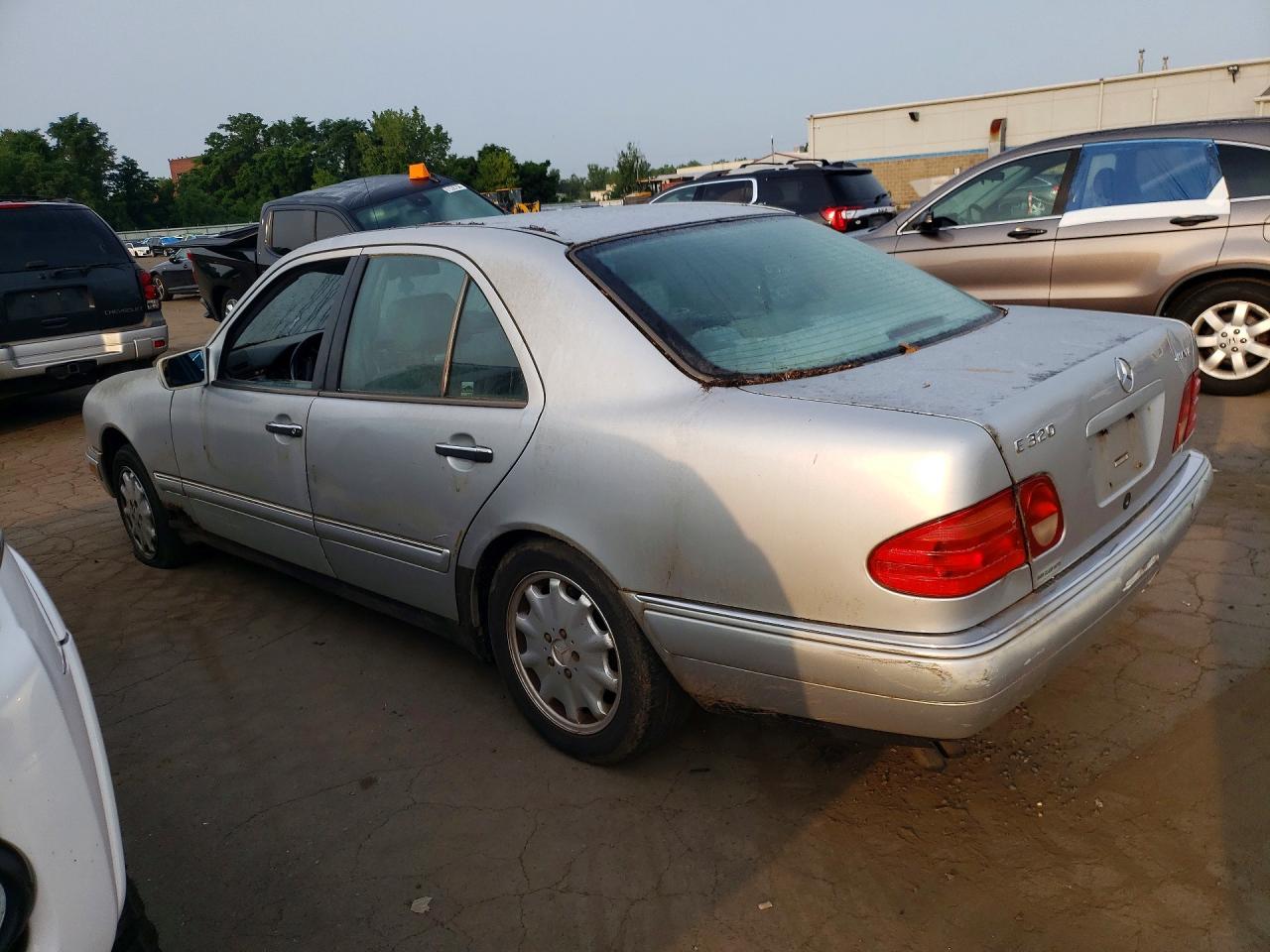 1999 Mercedes-benz E 320 4matic Silver vin: WDBJF82H7XX014630