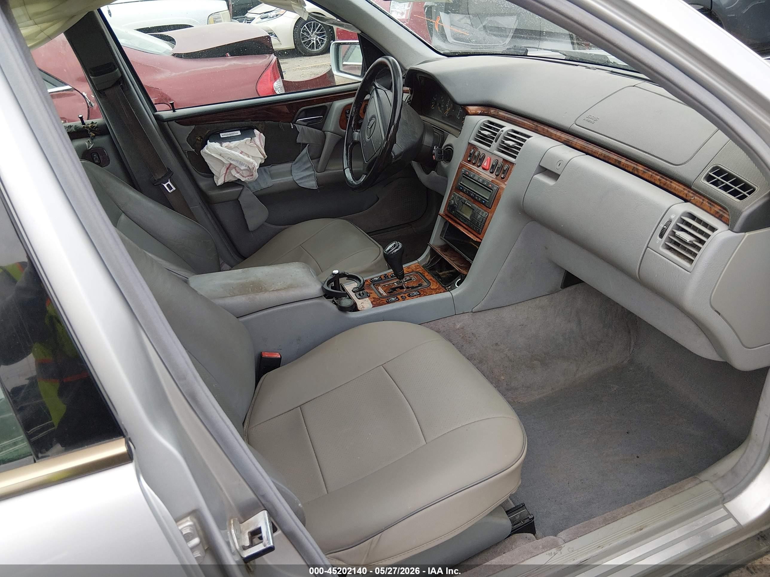 1999 Mercedes-benz E 320 Awd Silver vin: WDBJF82H7XX026227