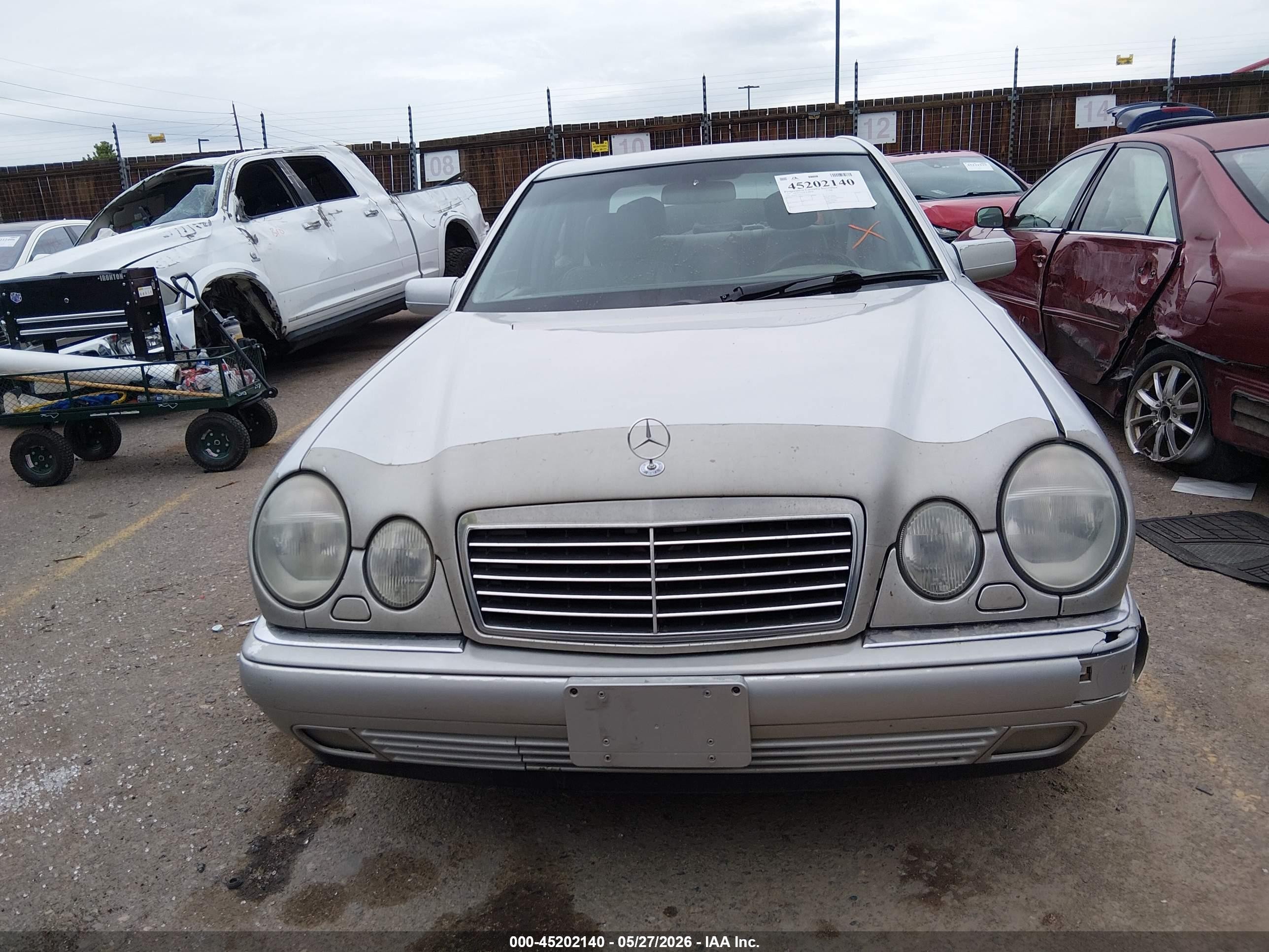 1999 Mercedes-benz E 320 Awd Silver vin: WDBJF82H7XX026227