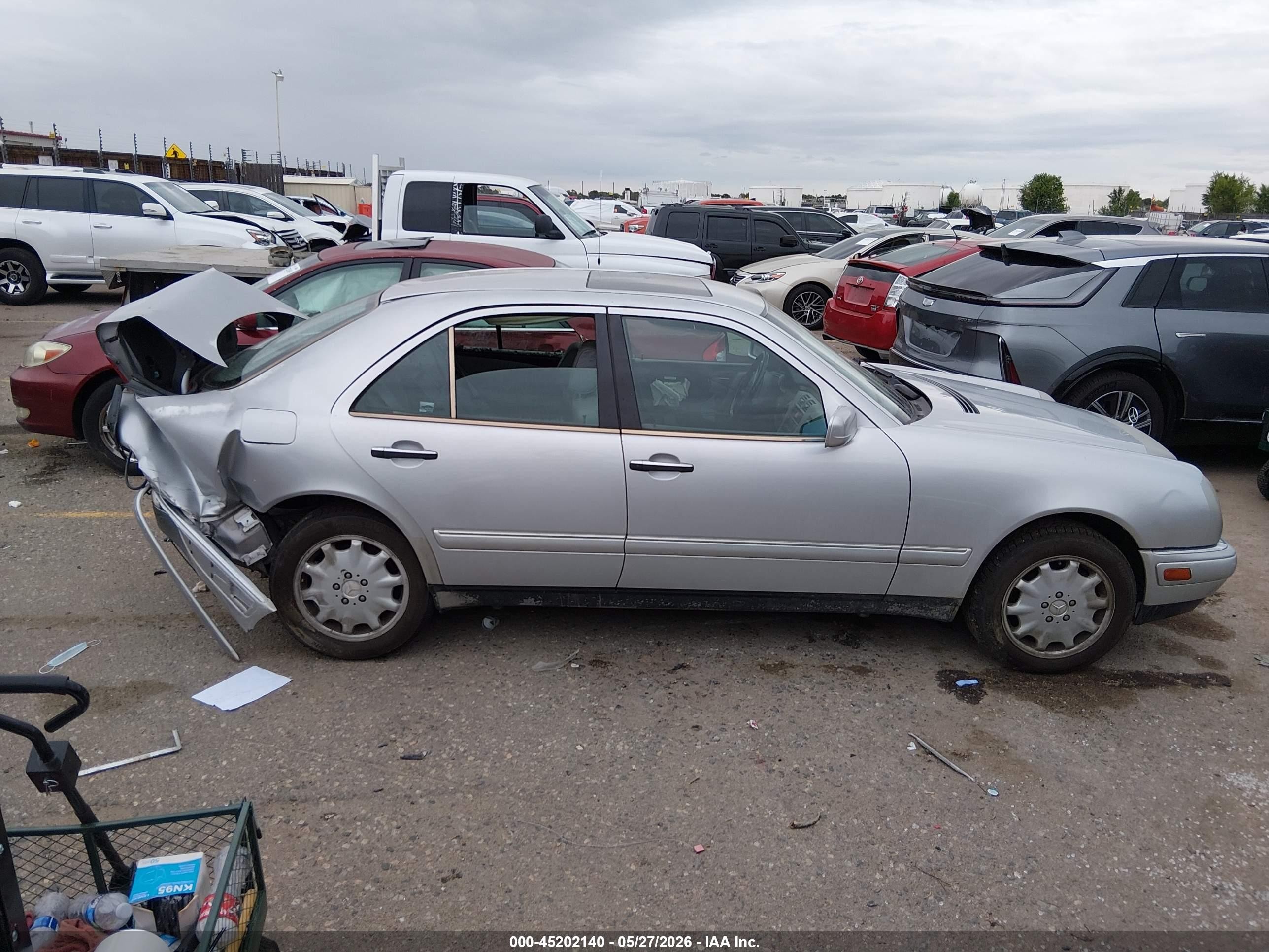 1999 Mercedes-benz E 320 Awd Silver vin: WDBJF82H7XX026227