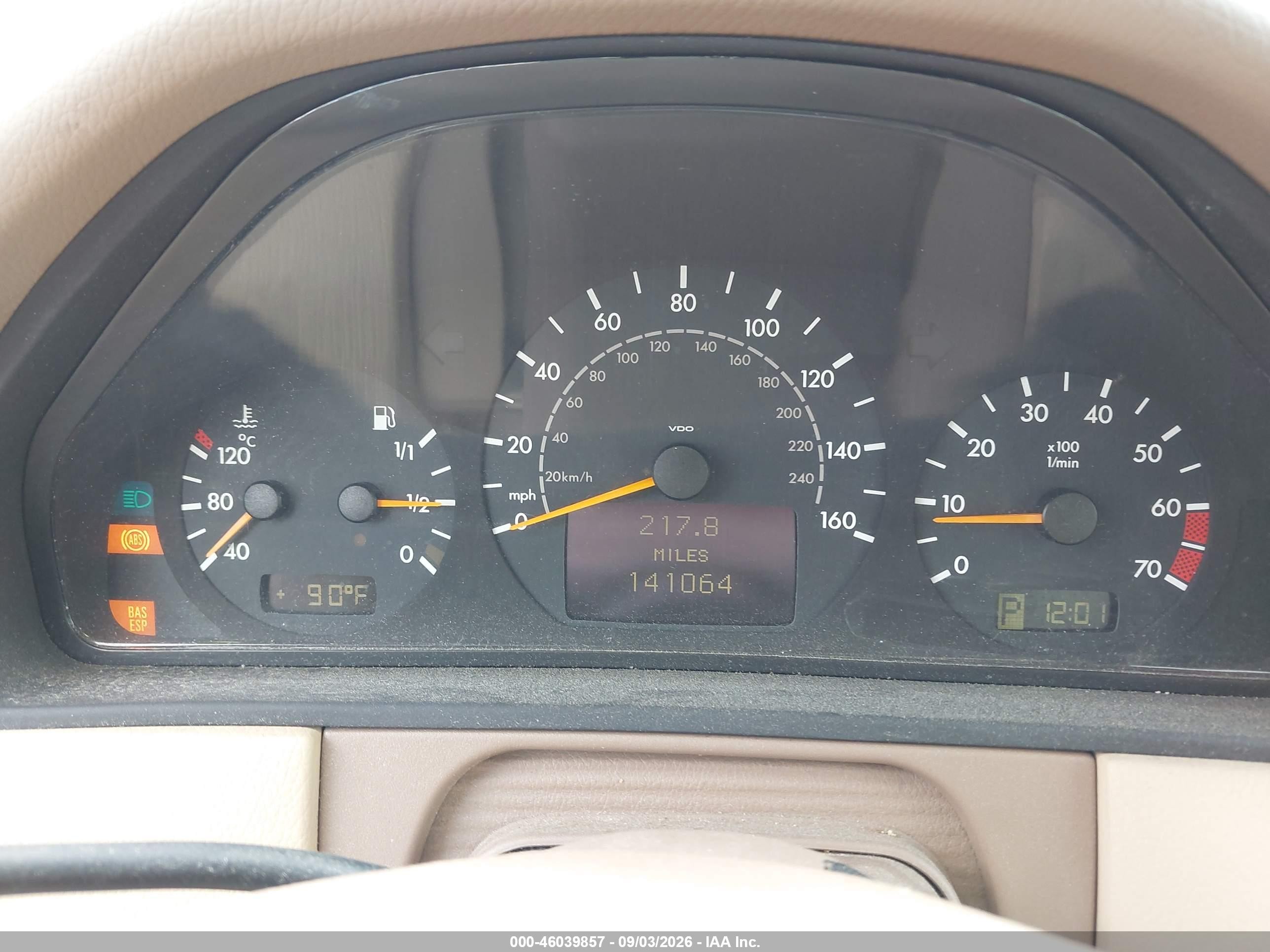 2001 Mercedes-benz E 320 4m Gold vin: WDBJF82J01X059452