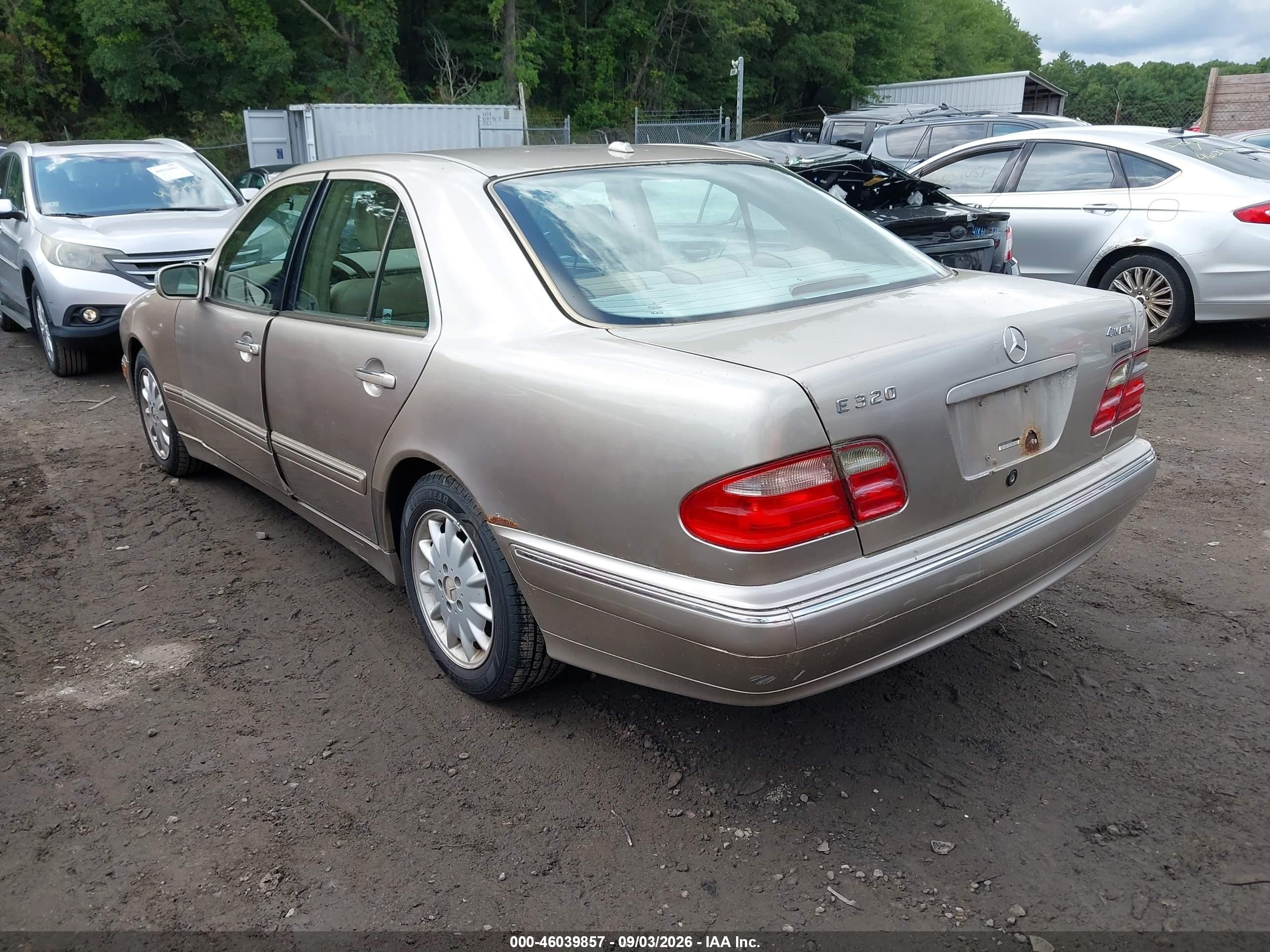 2001 Mercedes-benz E 320 4m Gold vin: WDBJF82J01X059452