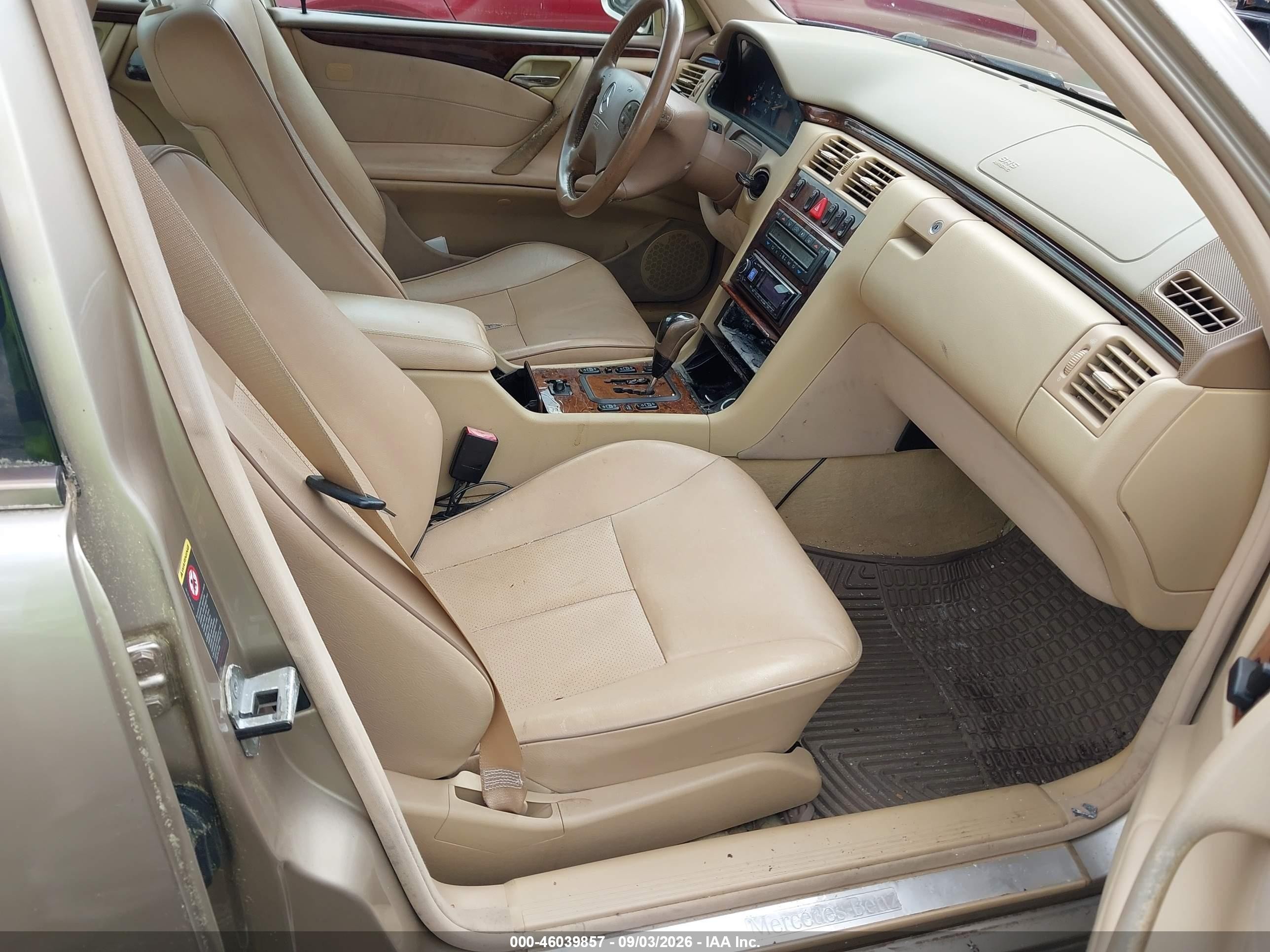 2001 Mercedes-benz E 320 4m Gold vin: WDBJF82J01X059452