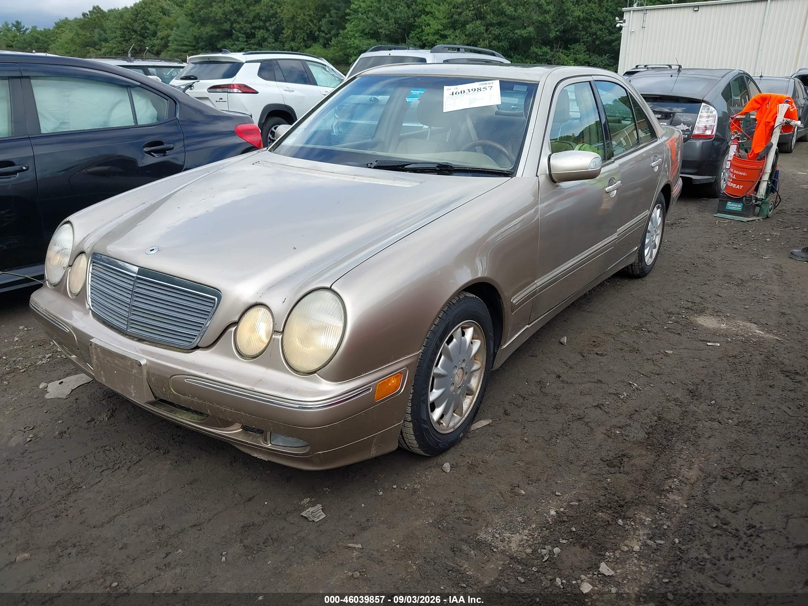 2001 Mercedes-benz E 320 4m Gold vin: WDBJF82J01X059452