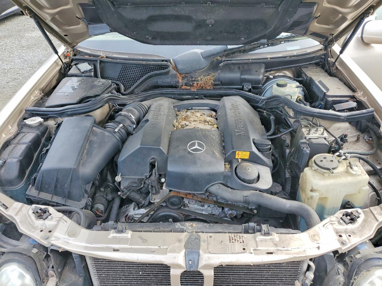 2001 Mercedes-benz E 320 4matic Золотой vin: WDBJF82J11X061467