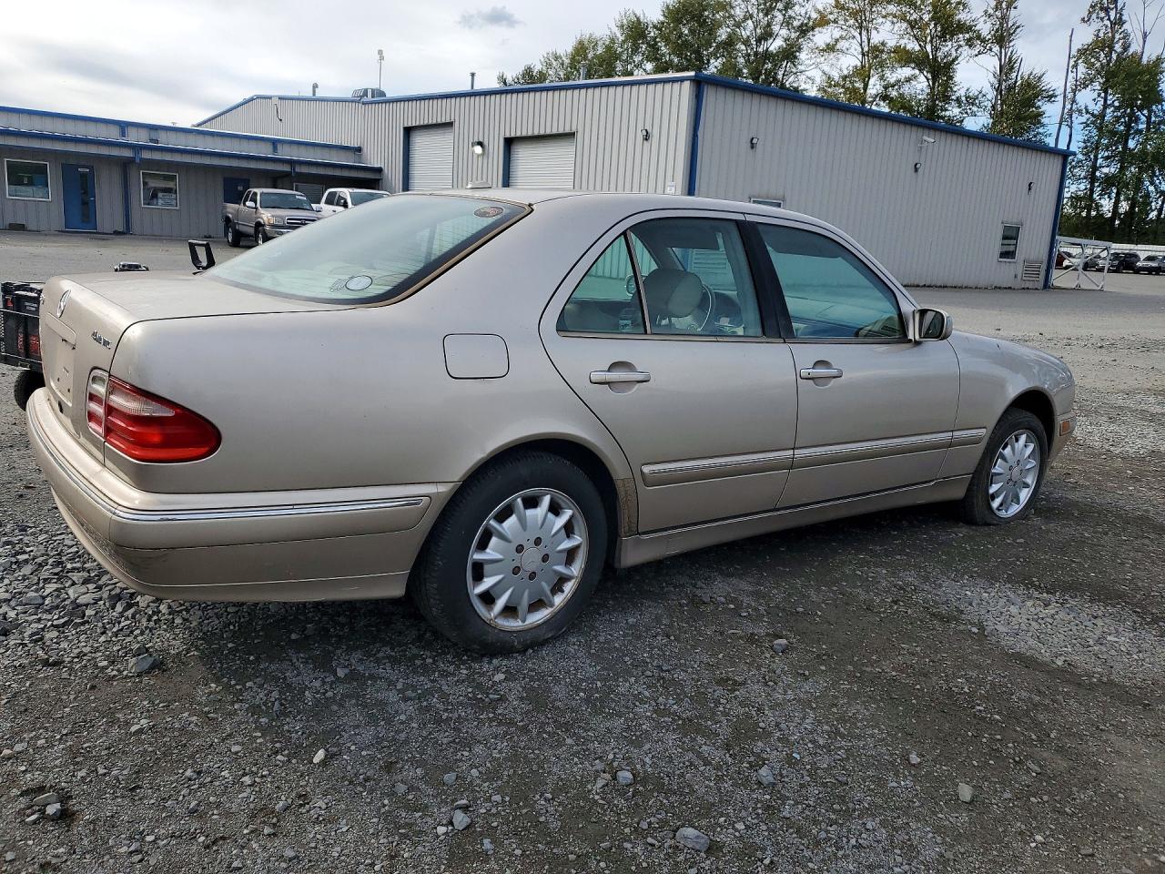 2001 Mercedes-benz E 320 4matic Золотой vin: WDBJF82J11X061467