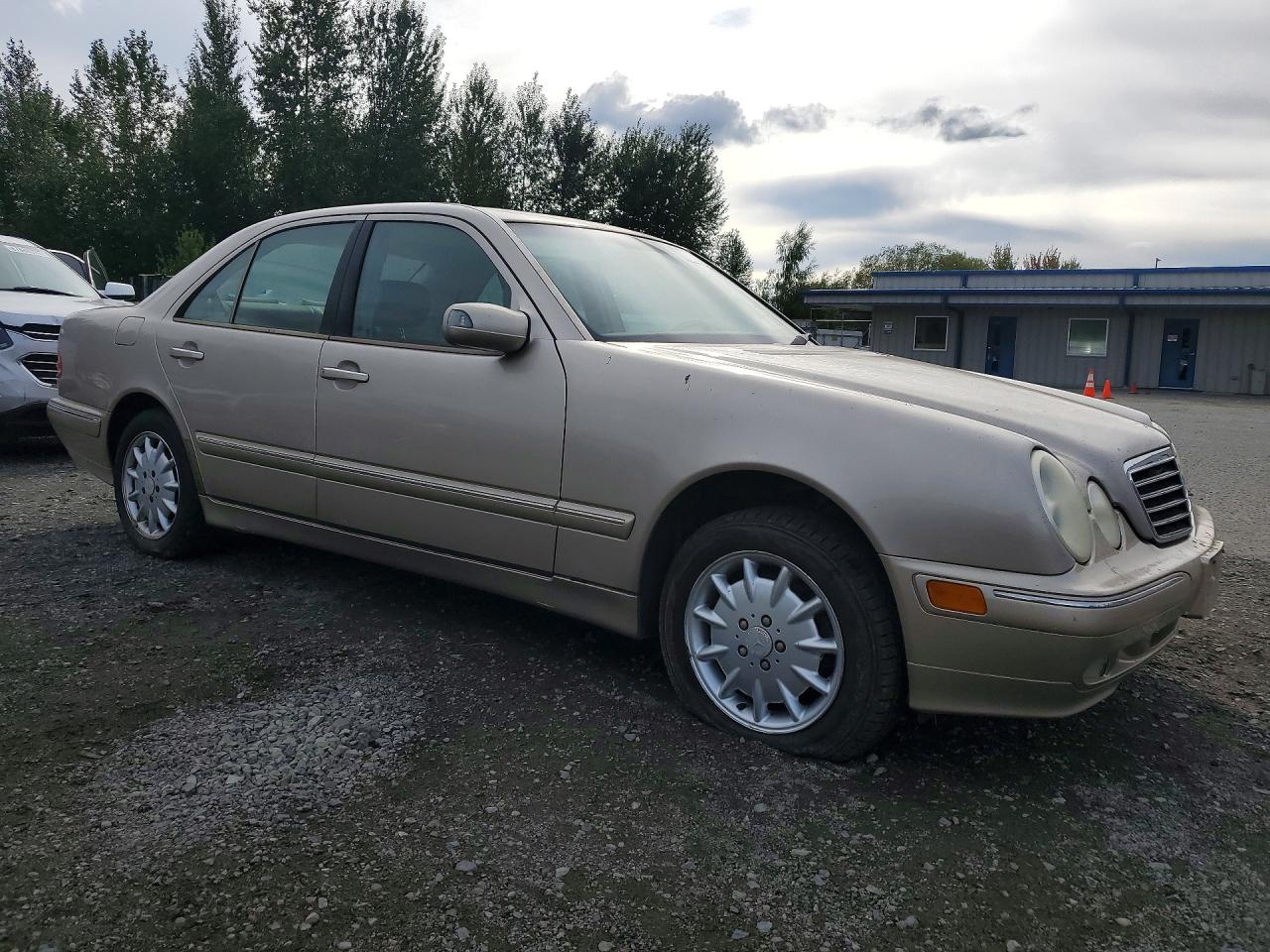 2001 Mercedes-benz E 320 4matic Золотой vin: WDBJF82J11X061467