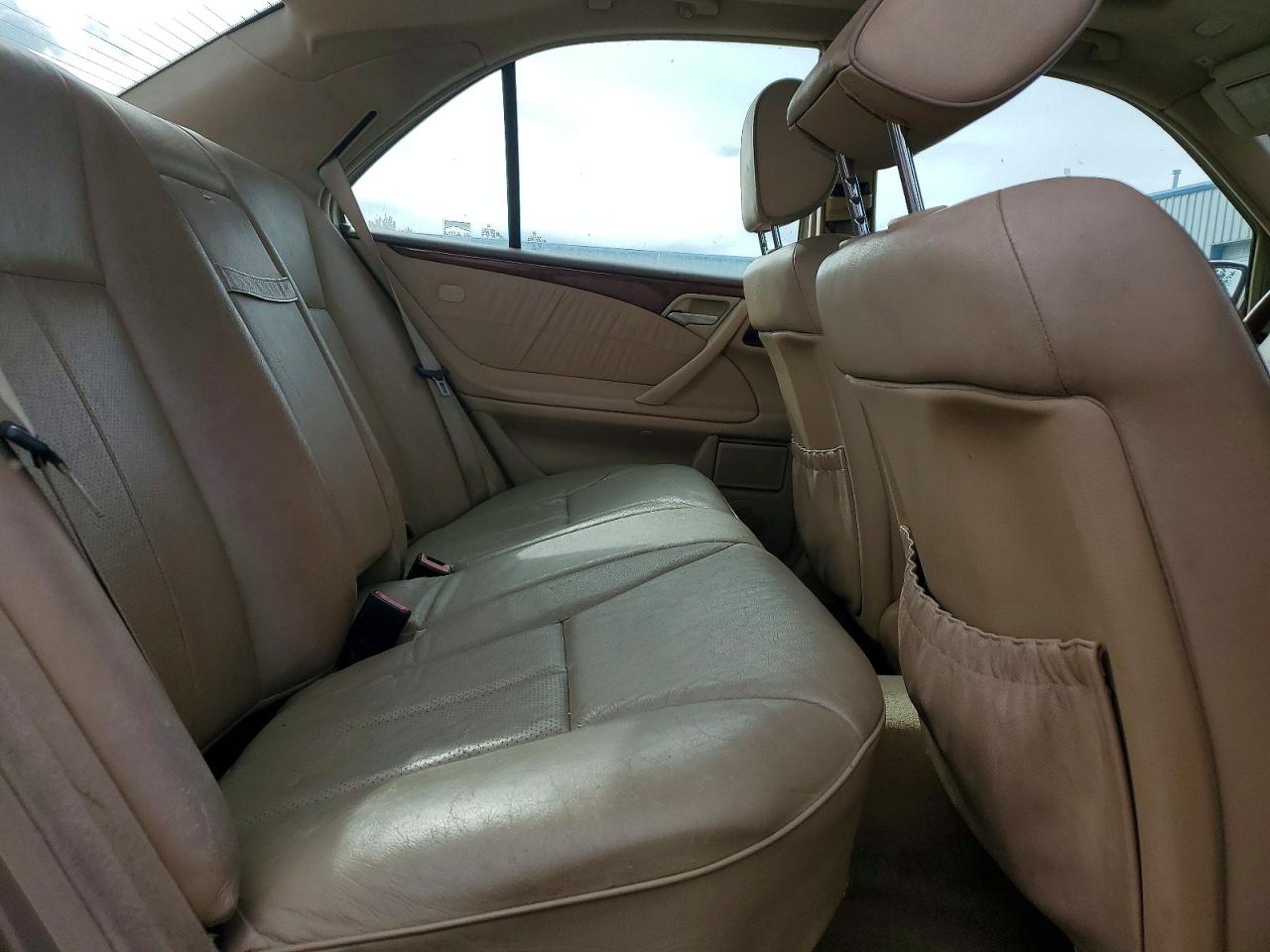 2001 Mercedes-benz E 320 4matic Золотой vin: WDBJF82J11X061467