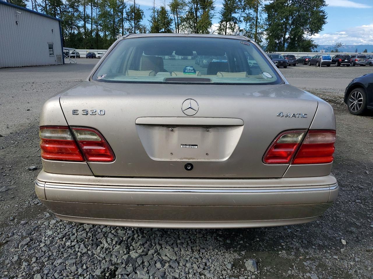 2001 Mercedes-benz E 320 4matic Золотой vin: WDBJF82J11X061467