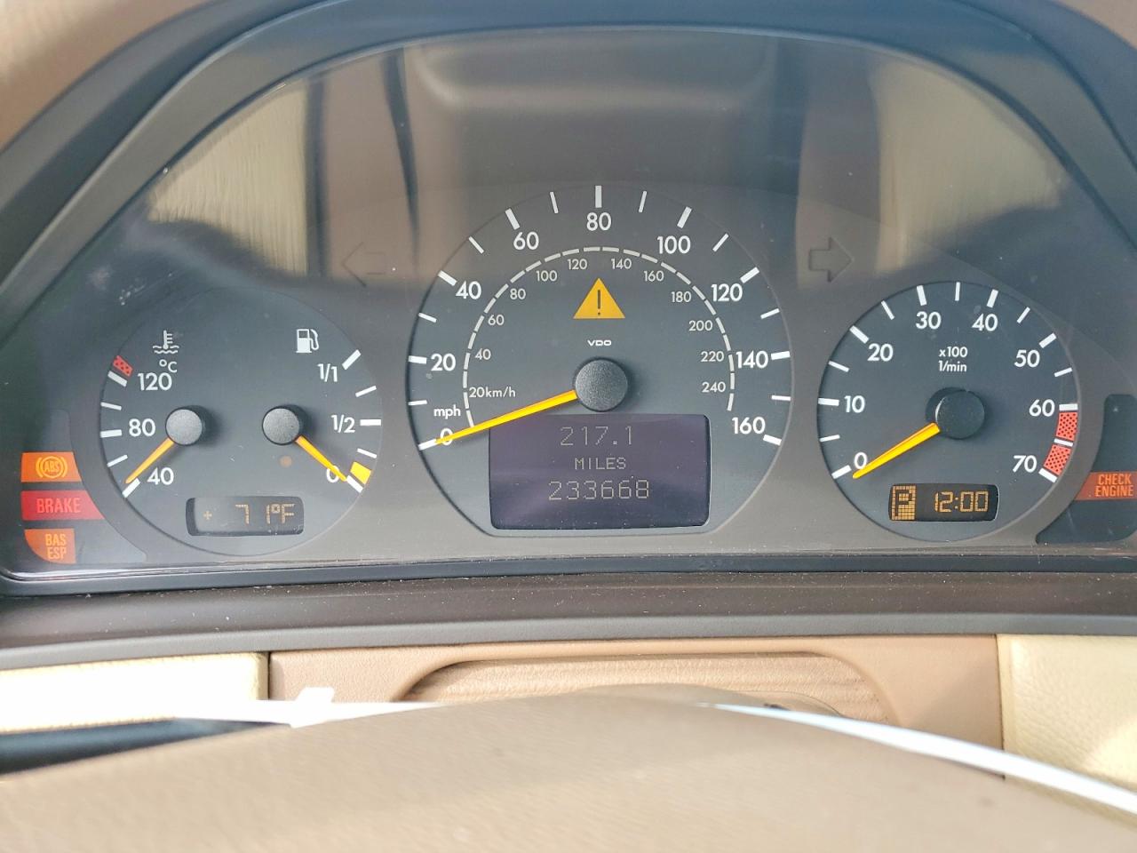 2001 Mercedes-benz E 320 4matic Золотой vin: WDBJF82J11X061467