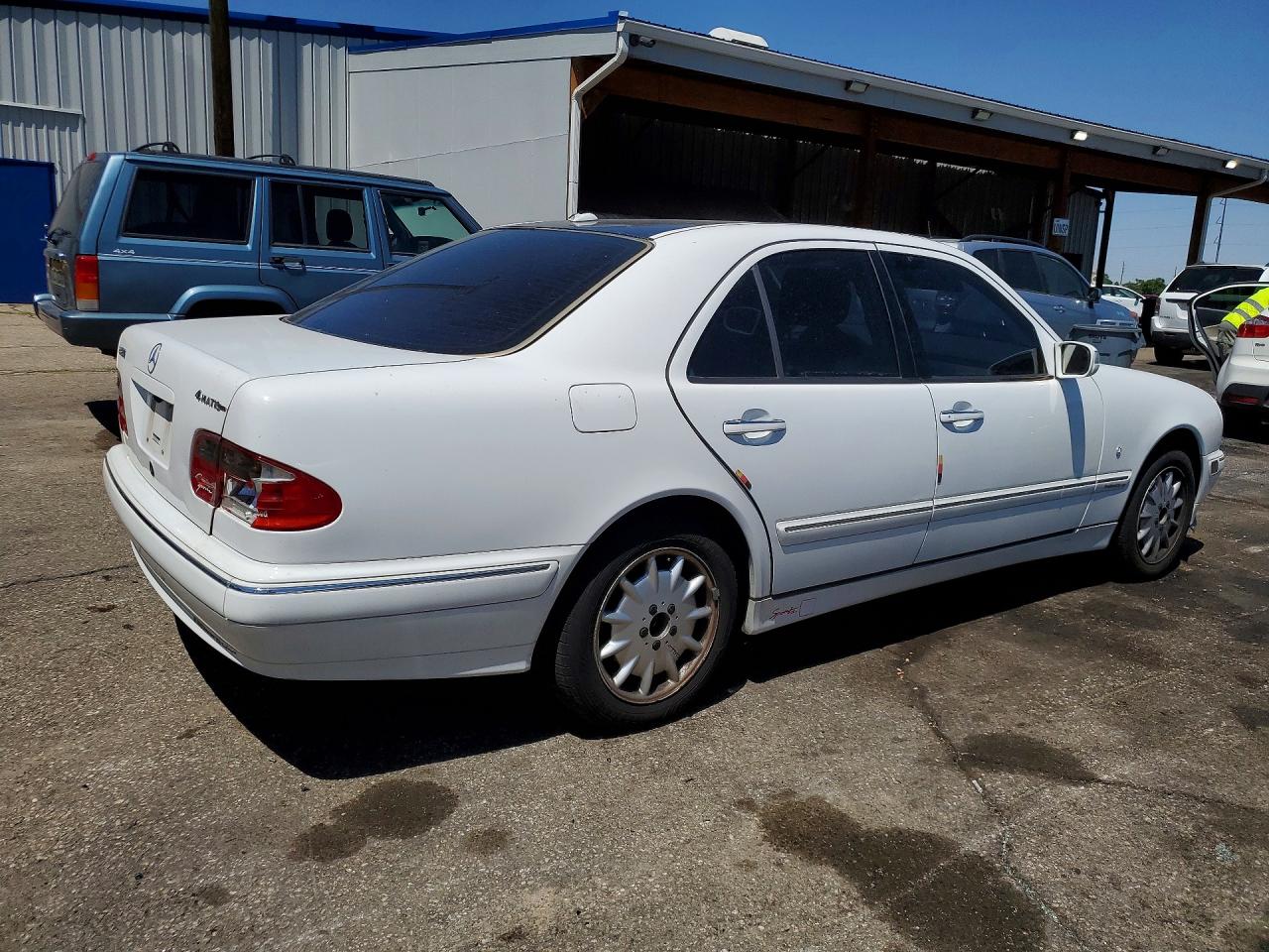2000 Mercedes-benz E 320 4matic White vin: WDBJF82J1YX036370