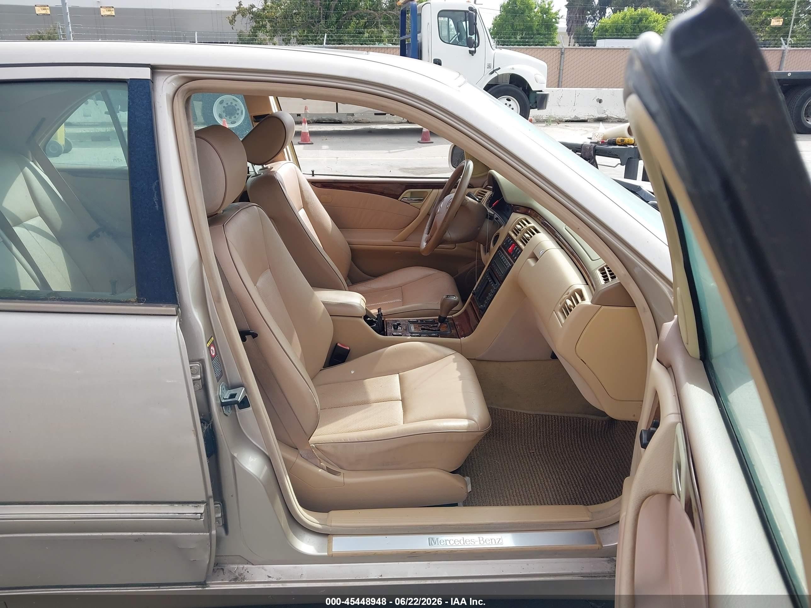 2000 Mercedes-benz E 320 4m Silver vin: WDBJF82J3YX040436